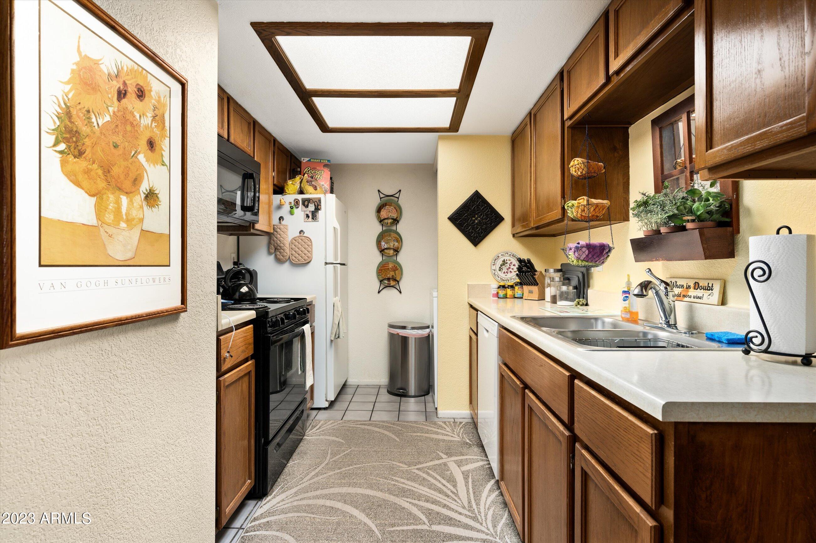 4211 E PALM Lane, 103