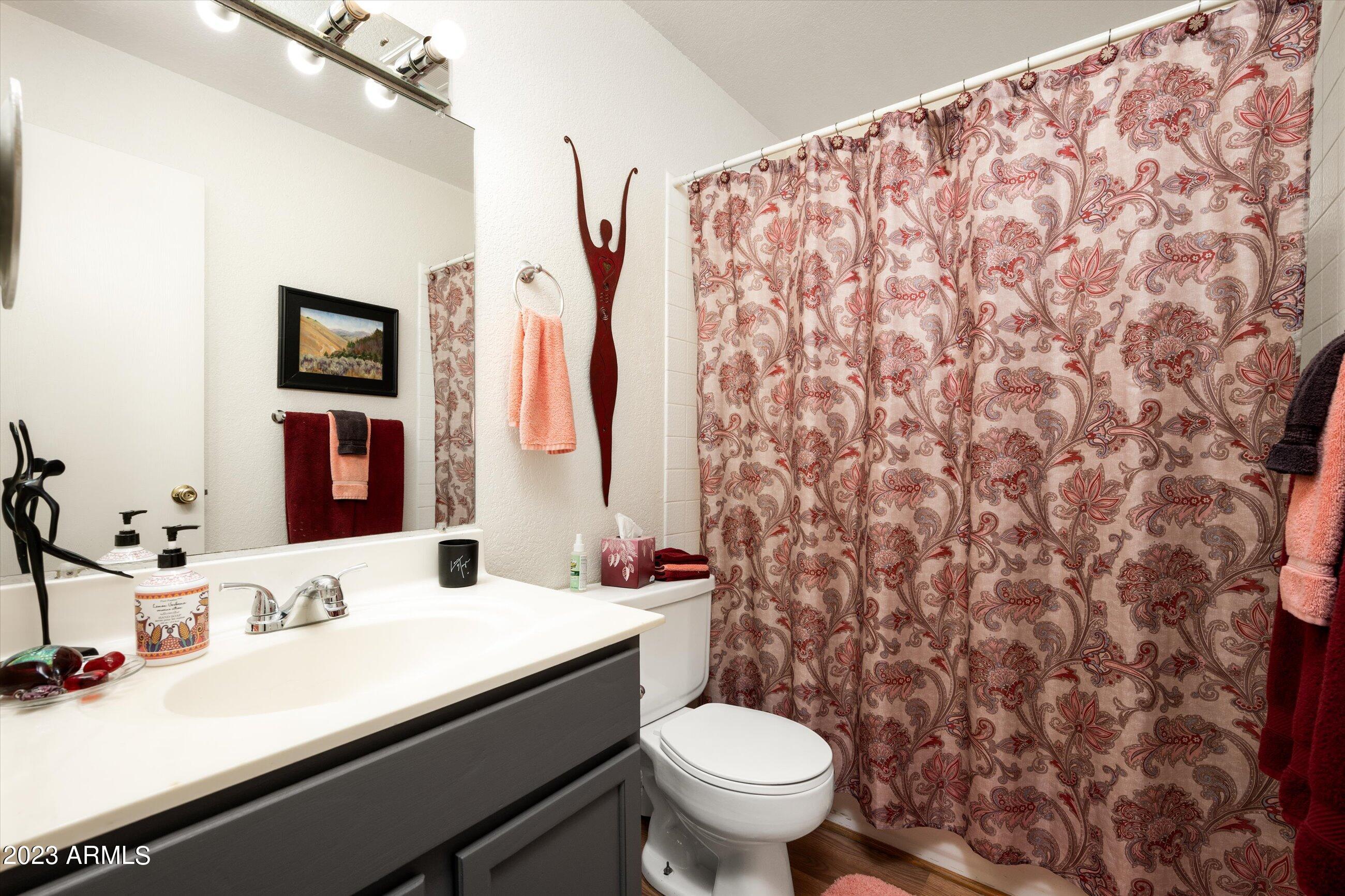 4211 E PALM Lane, 211