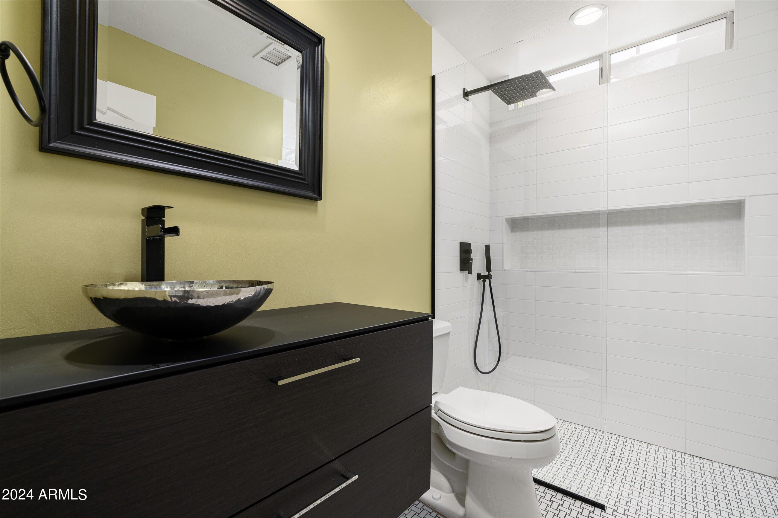 6711 E CAMELBACK Road 33