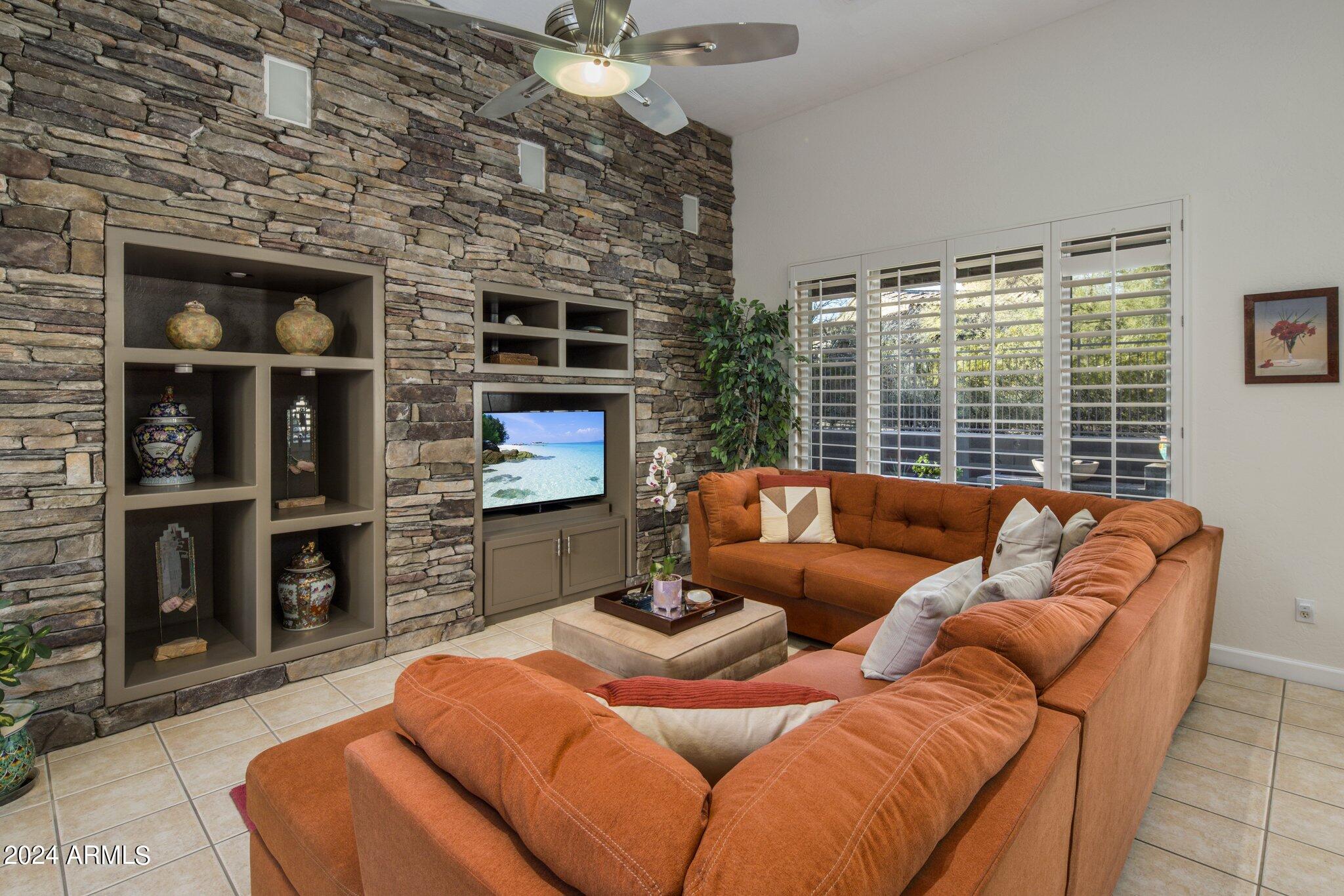 8512 E GILDED PERCH Drive