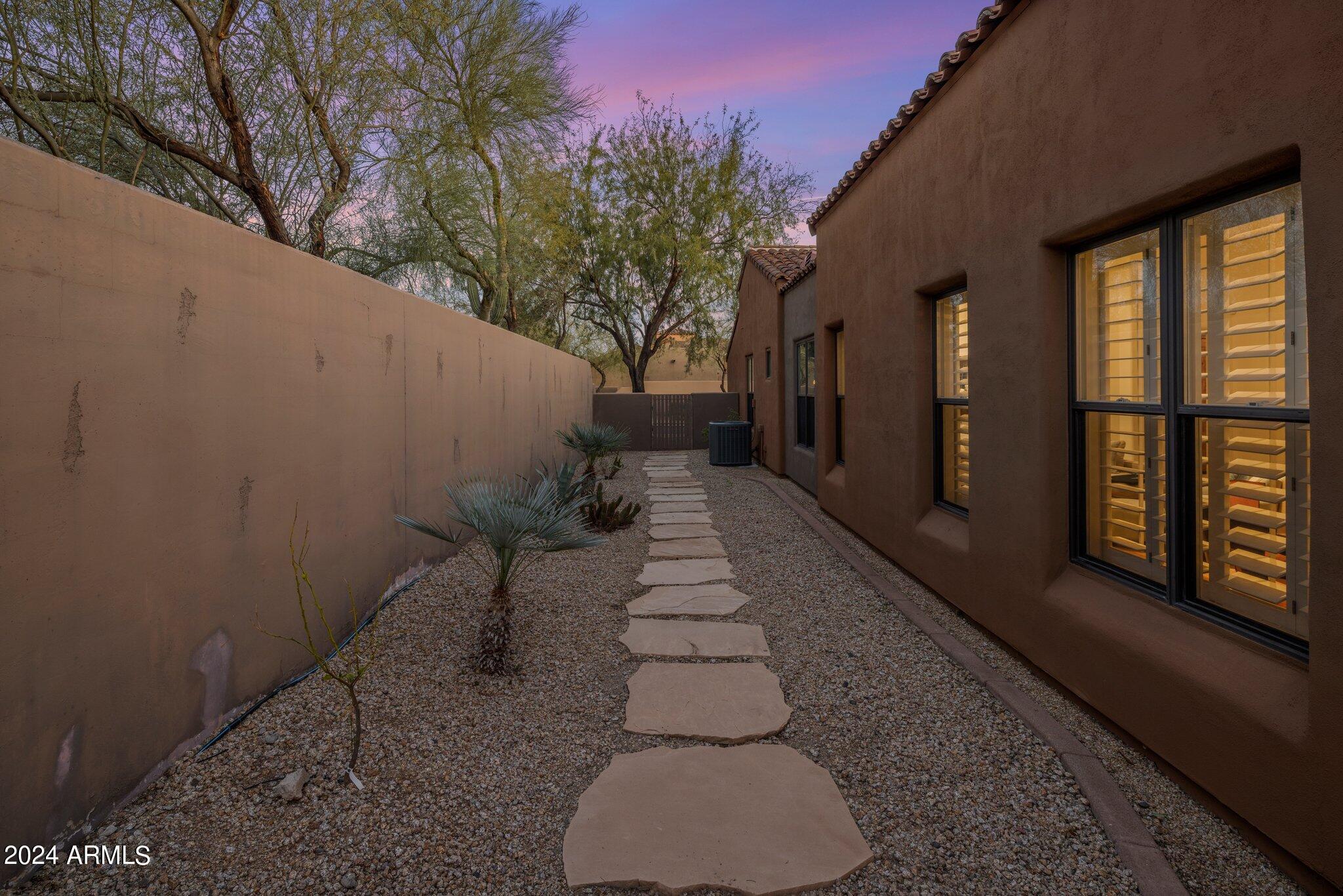 8512 E GILDED PERCH Drive