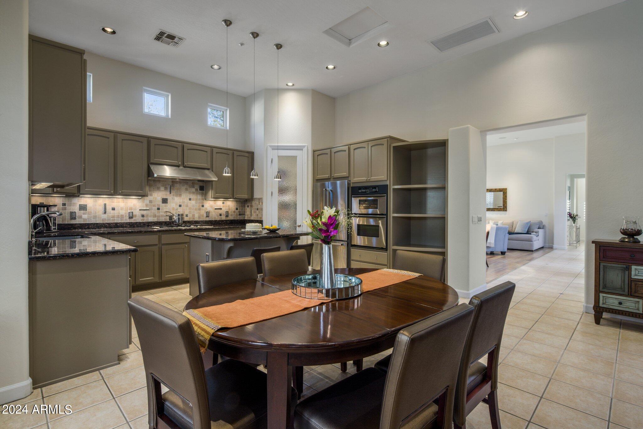 8512 E GILDED PERCH Drive