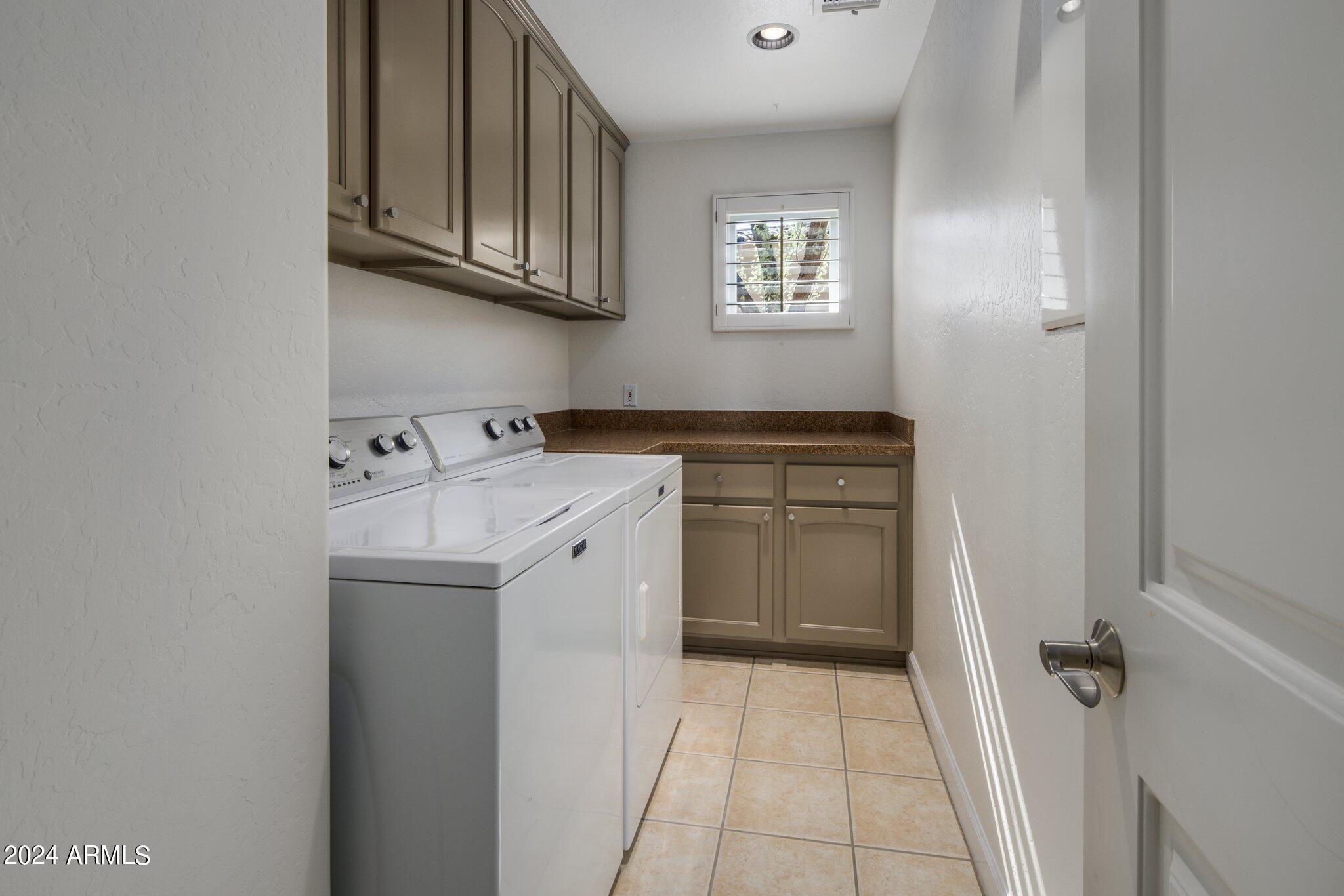 8512 E GILDED PERCH Drive