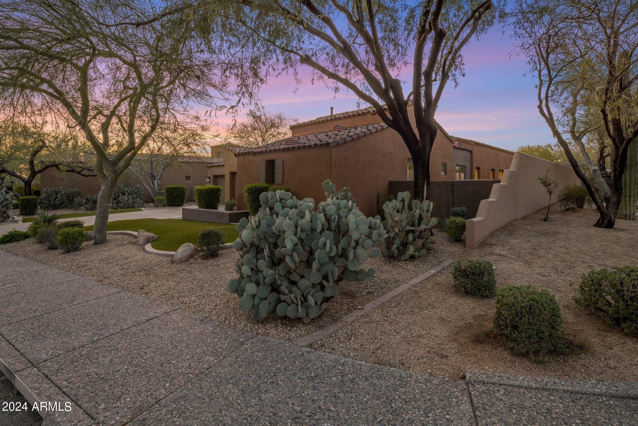 8512 E GILDED PERCH Drive