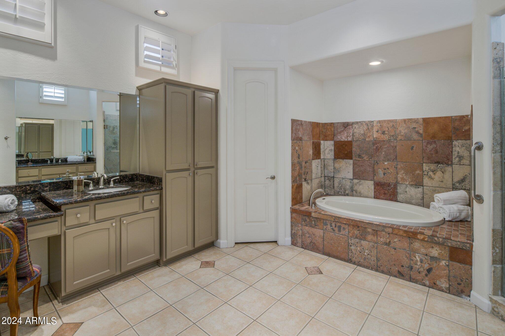 8512 E GILDED PERCH Drive