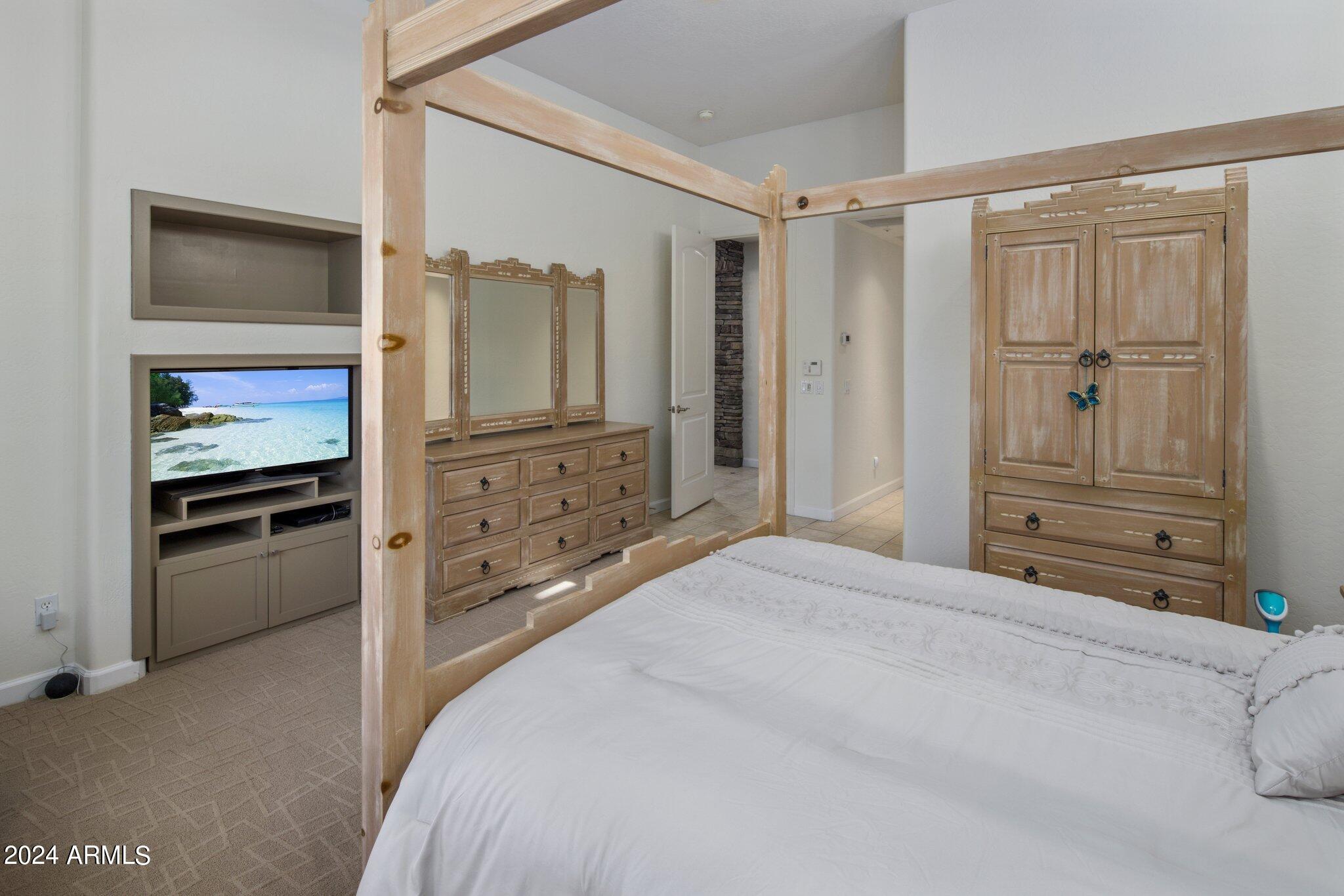 8512 E GILDED PERCH Drive