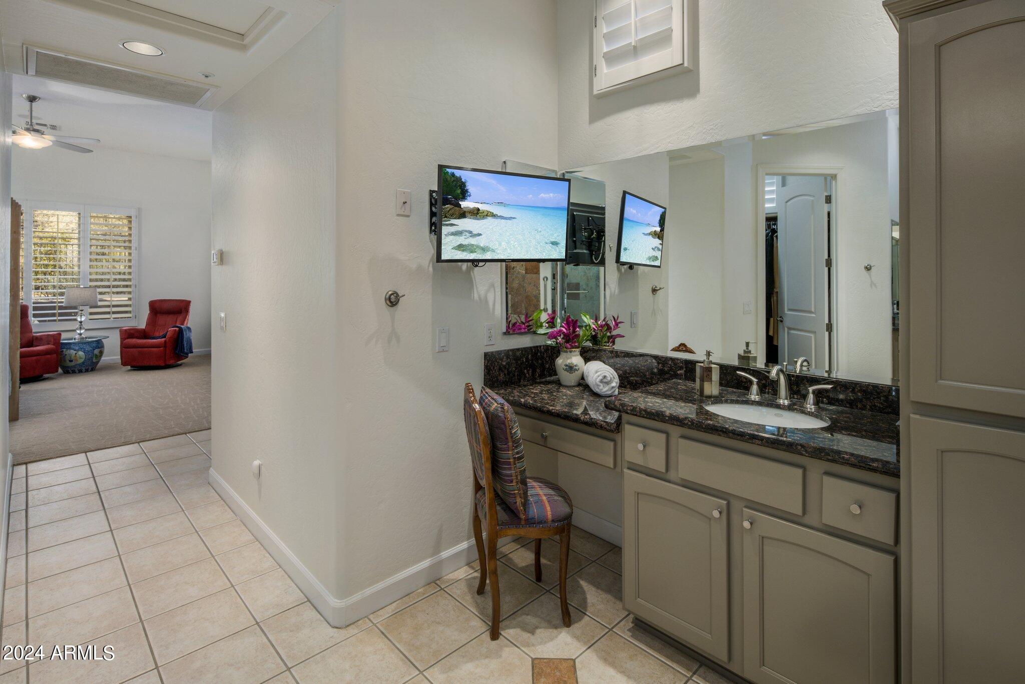 8512 E GILDED PERCH Drive