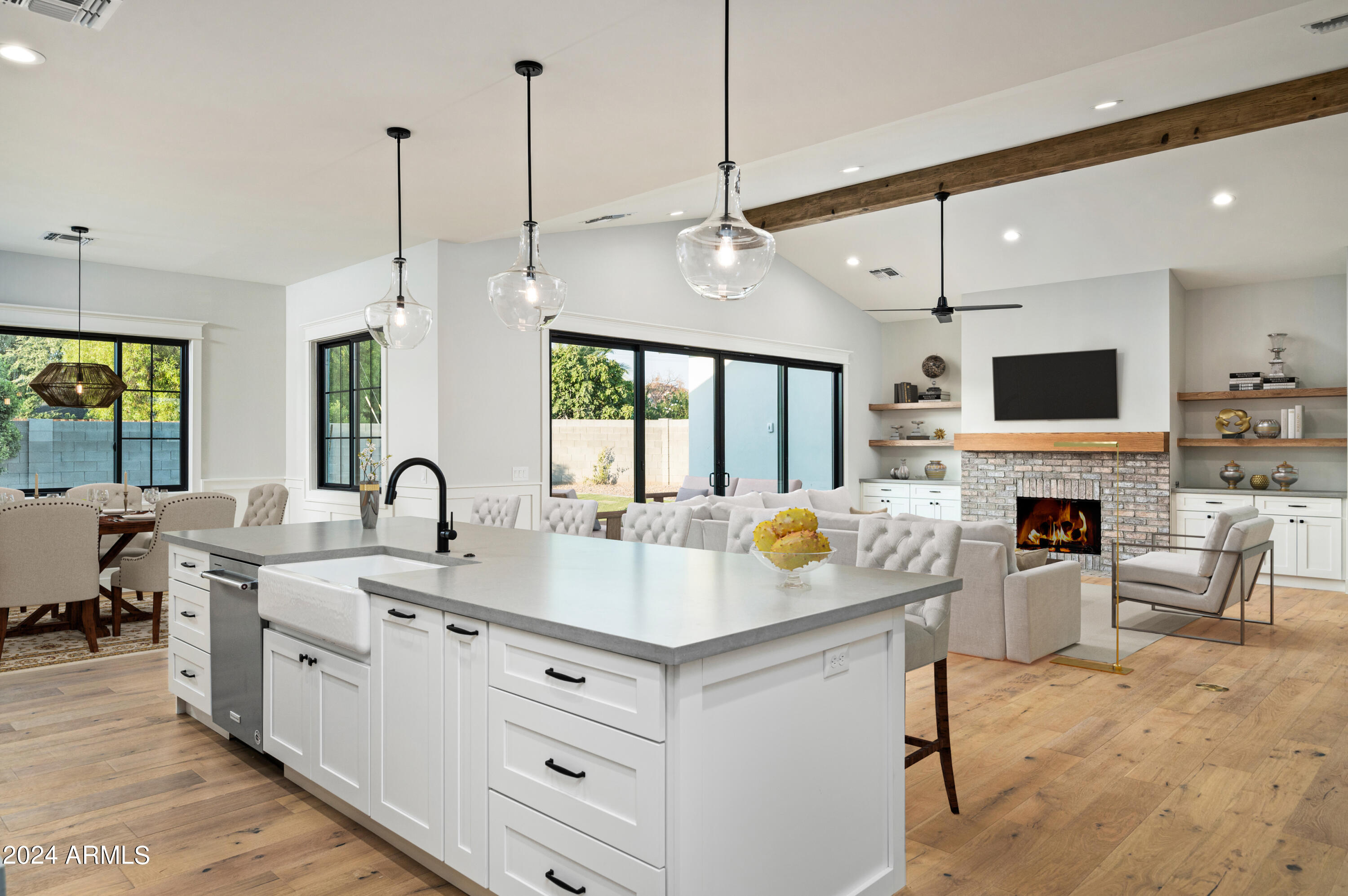 4164 E CAMELBACK Road