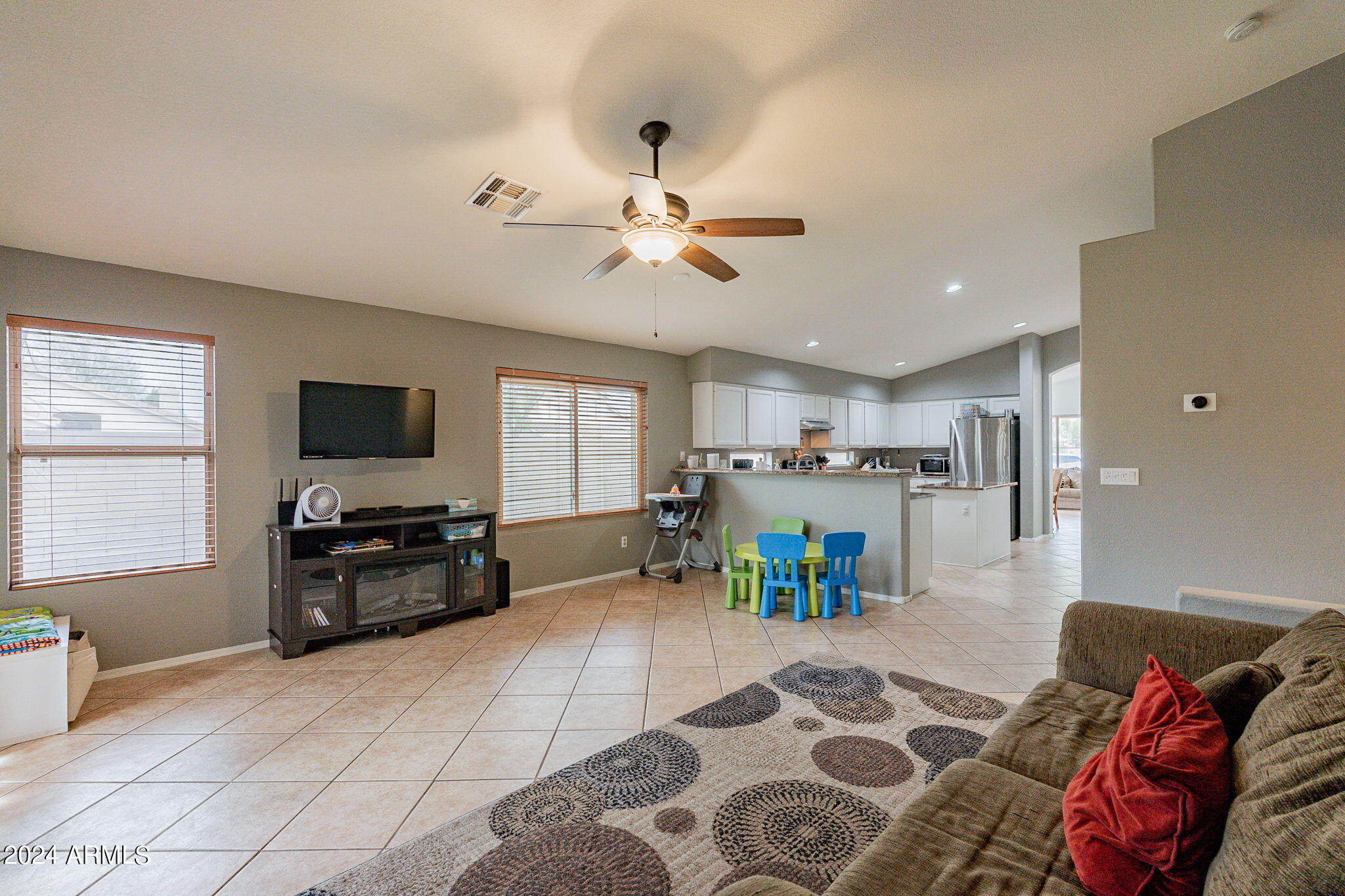 843 E SHEFFIELD Avenue