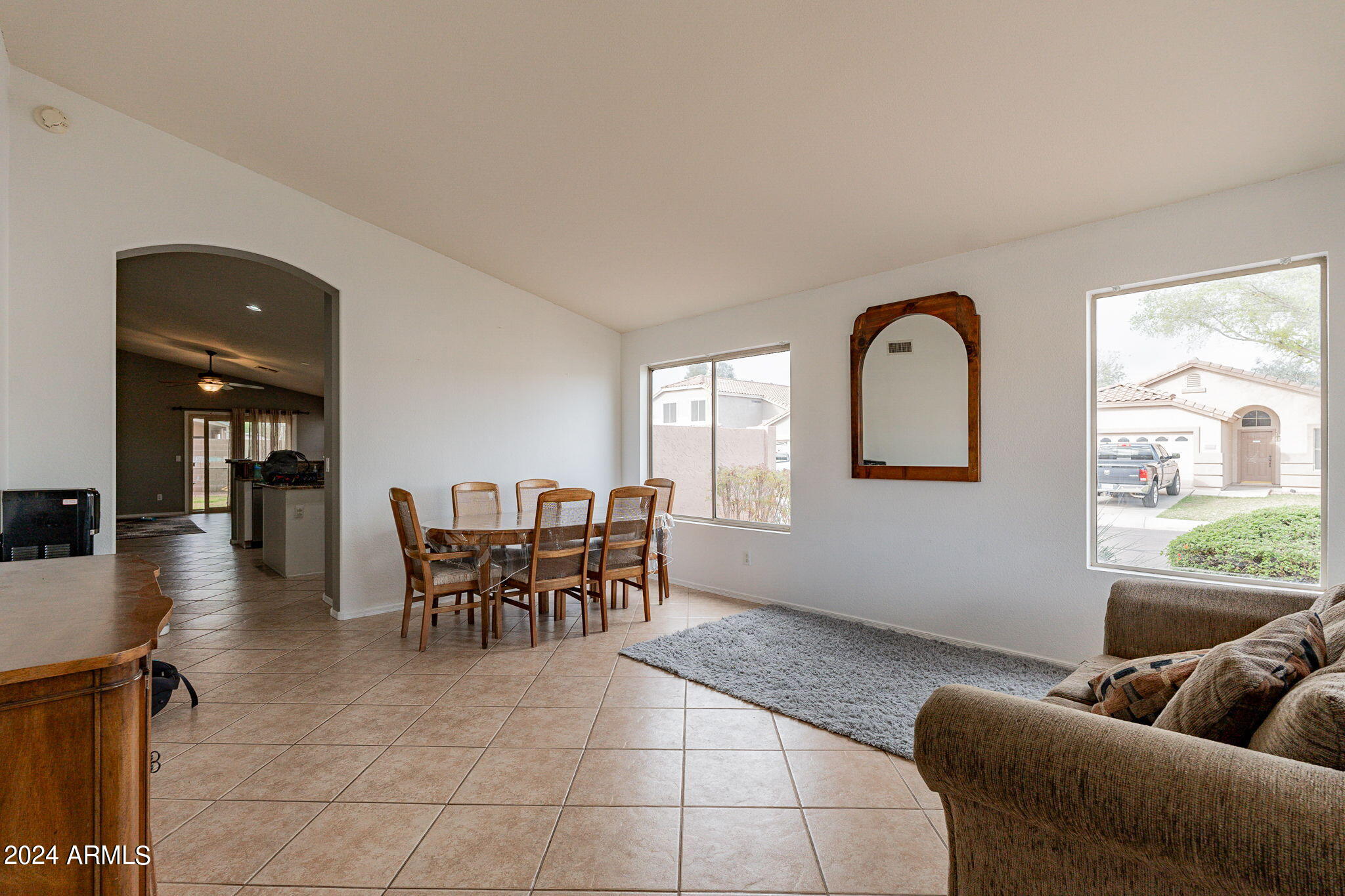 843 E SHEFFIELD Avenue