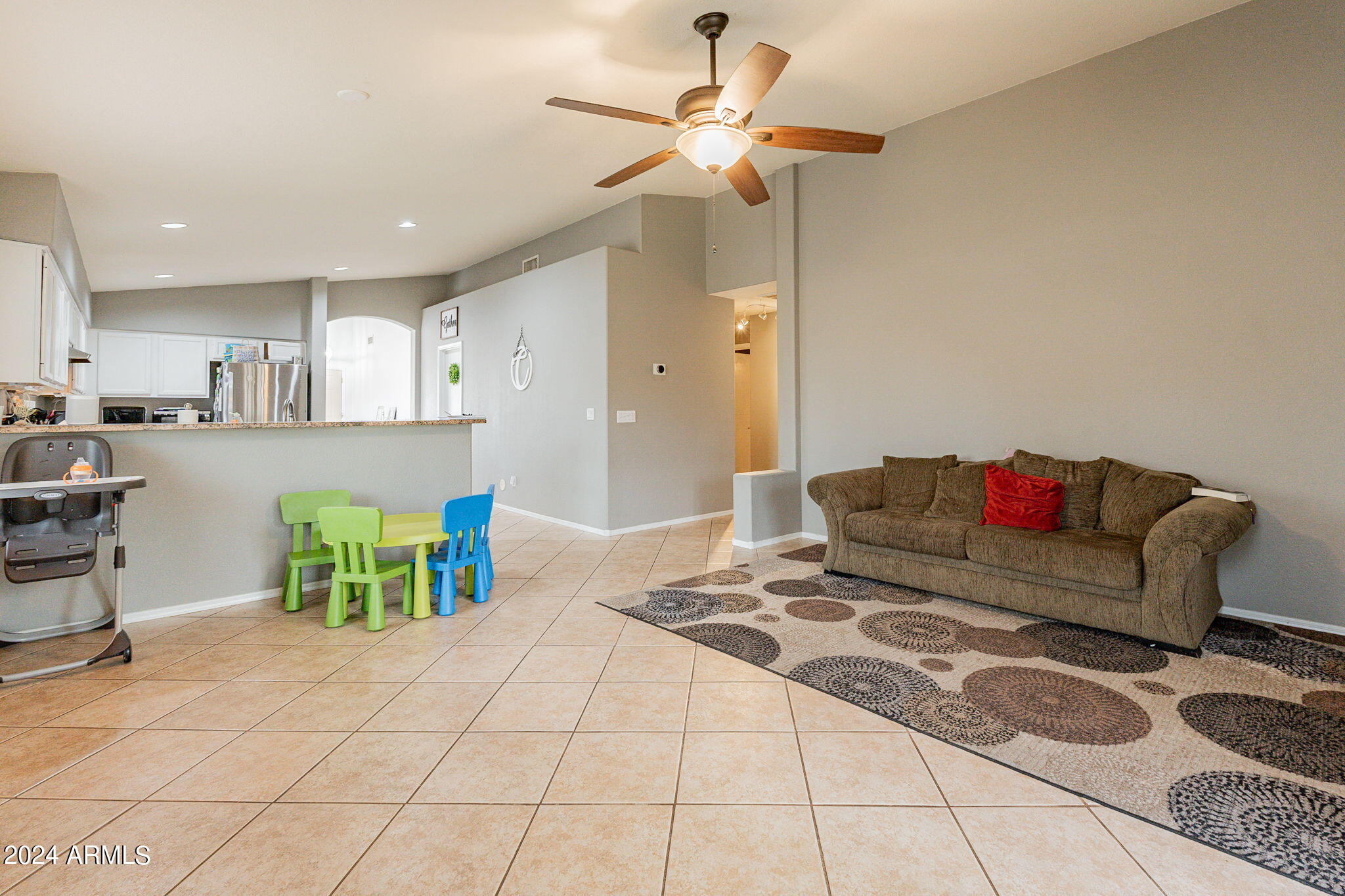 843 E SHEFFIELD Avenue