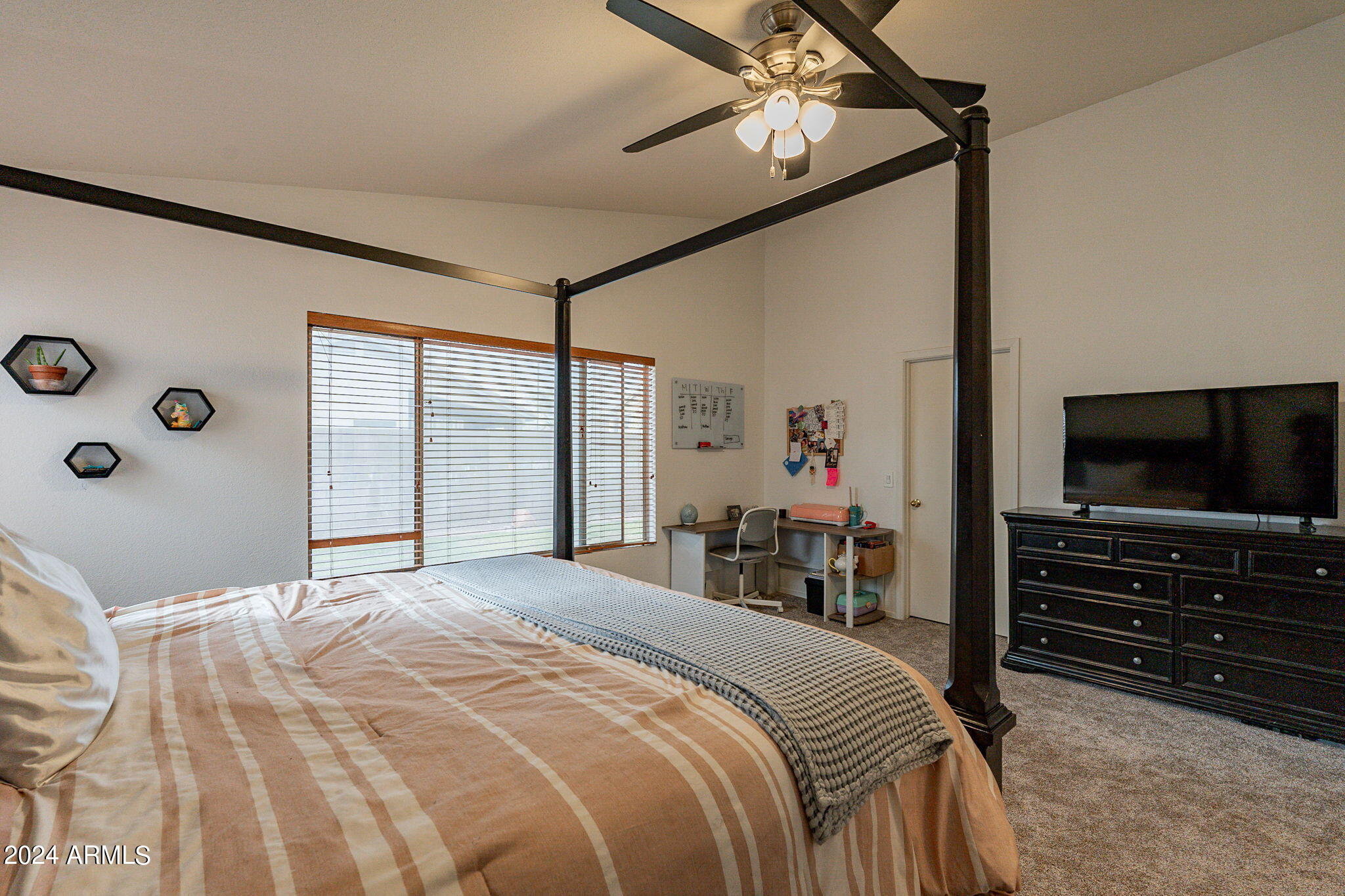 843 E SHEFFIELD Avenue