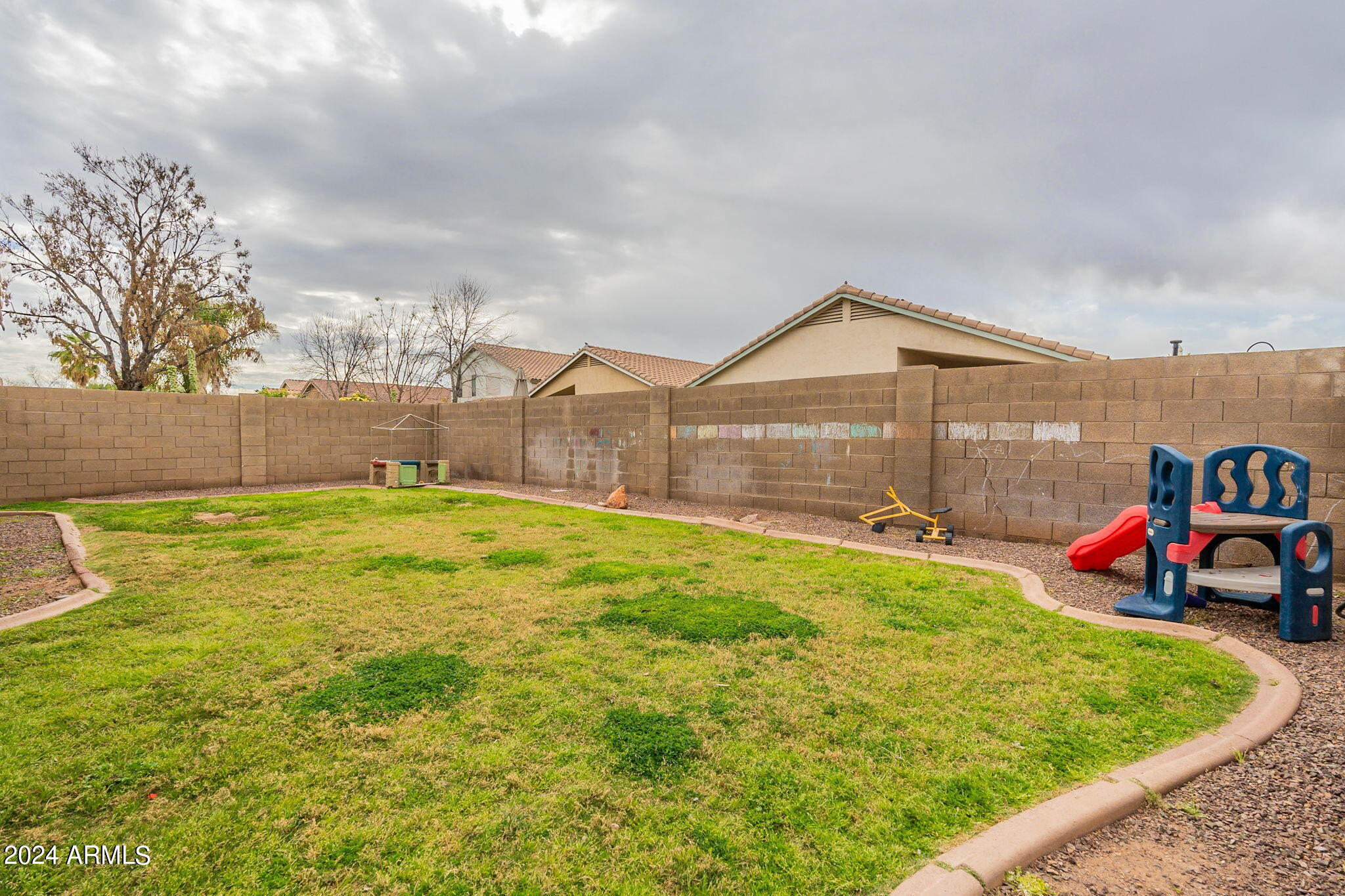 843 E SHEFFIELD Avenue