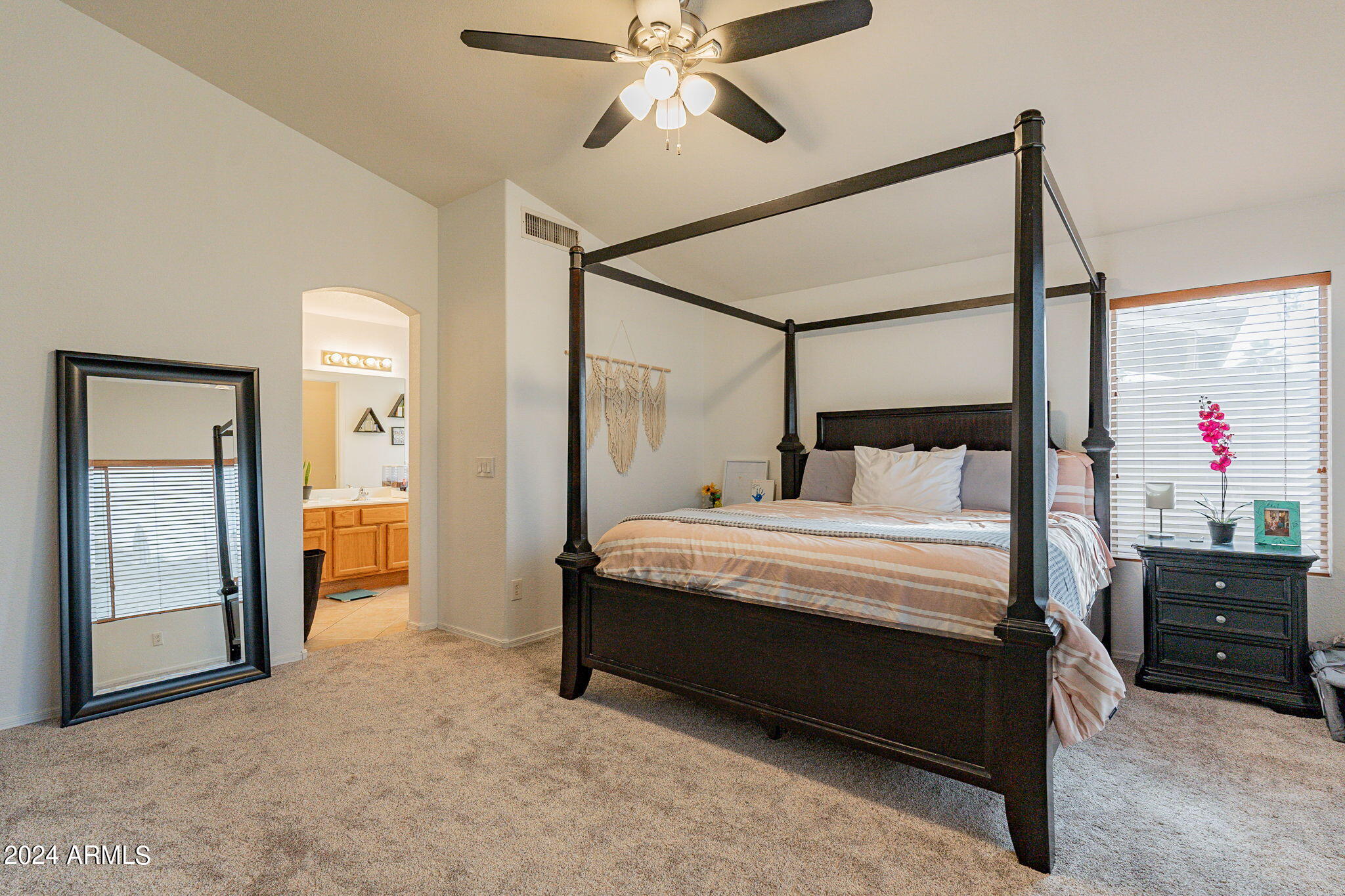 843 E SHEFFIELD Avenue