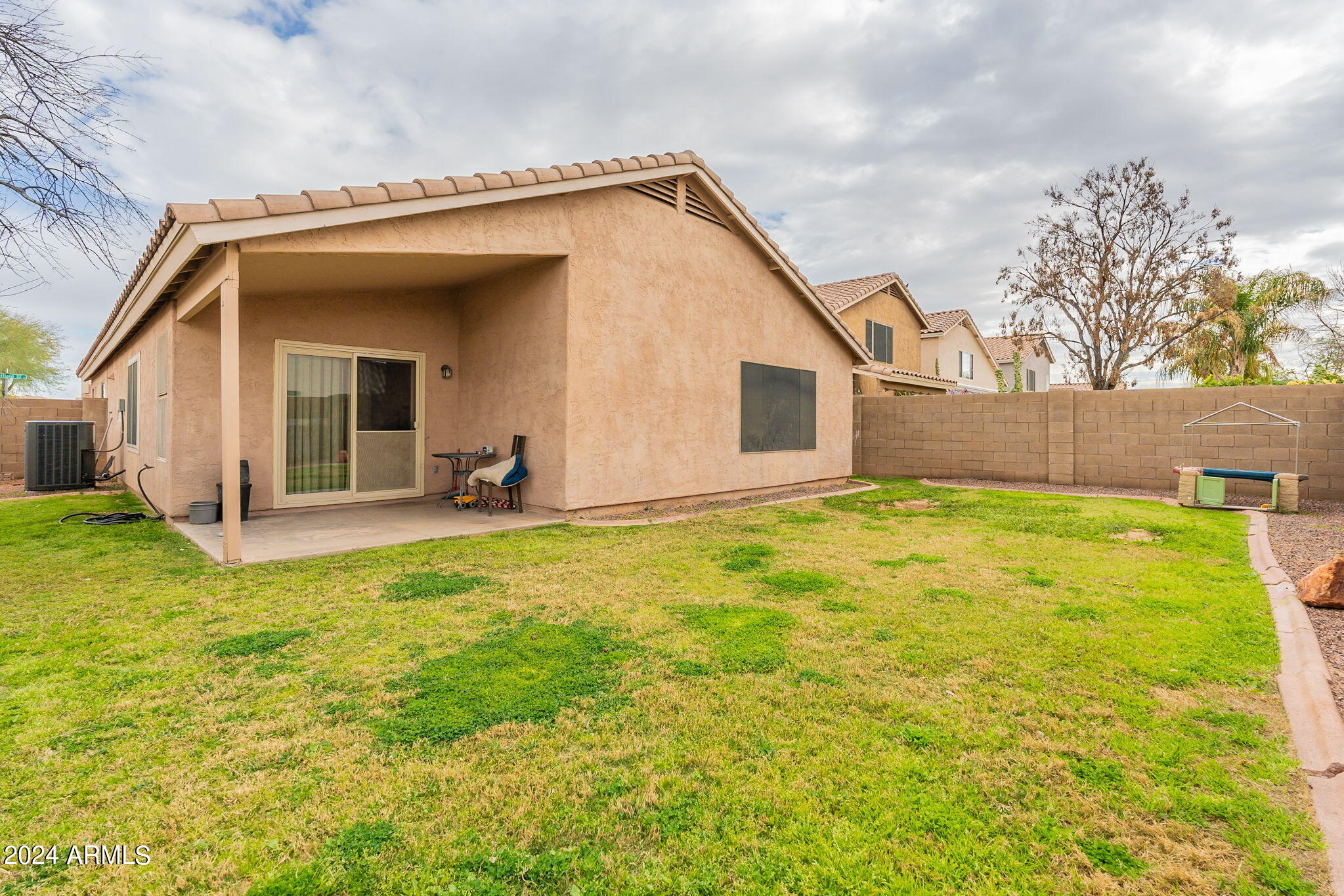 843 E SHEFFIELD Avenue