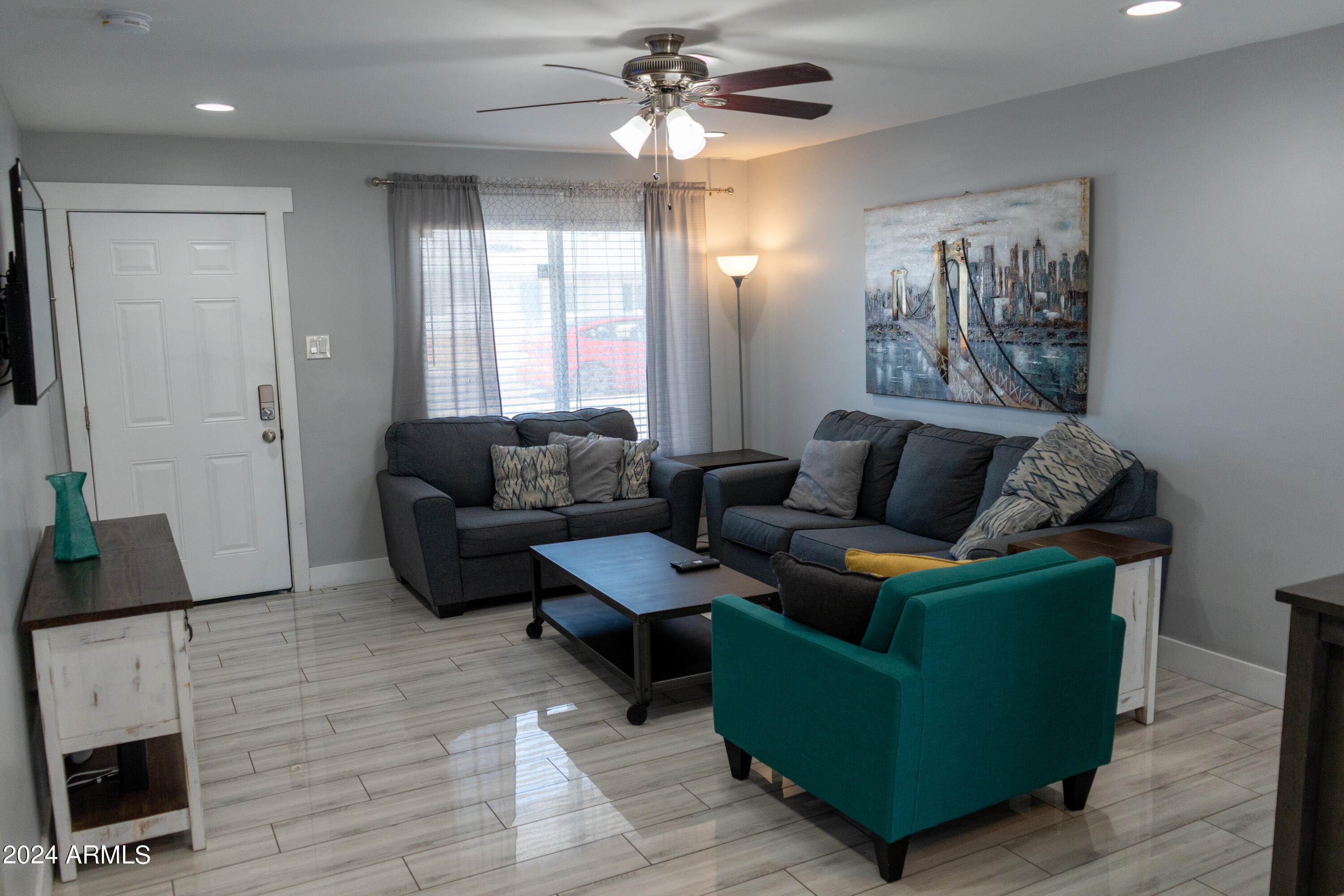 2145 W FAIRMOUNT Avenue