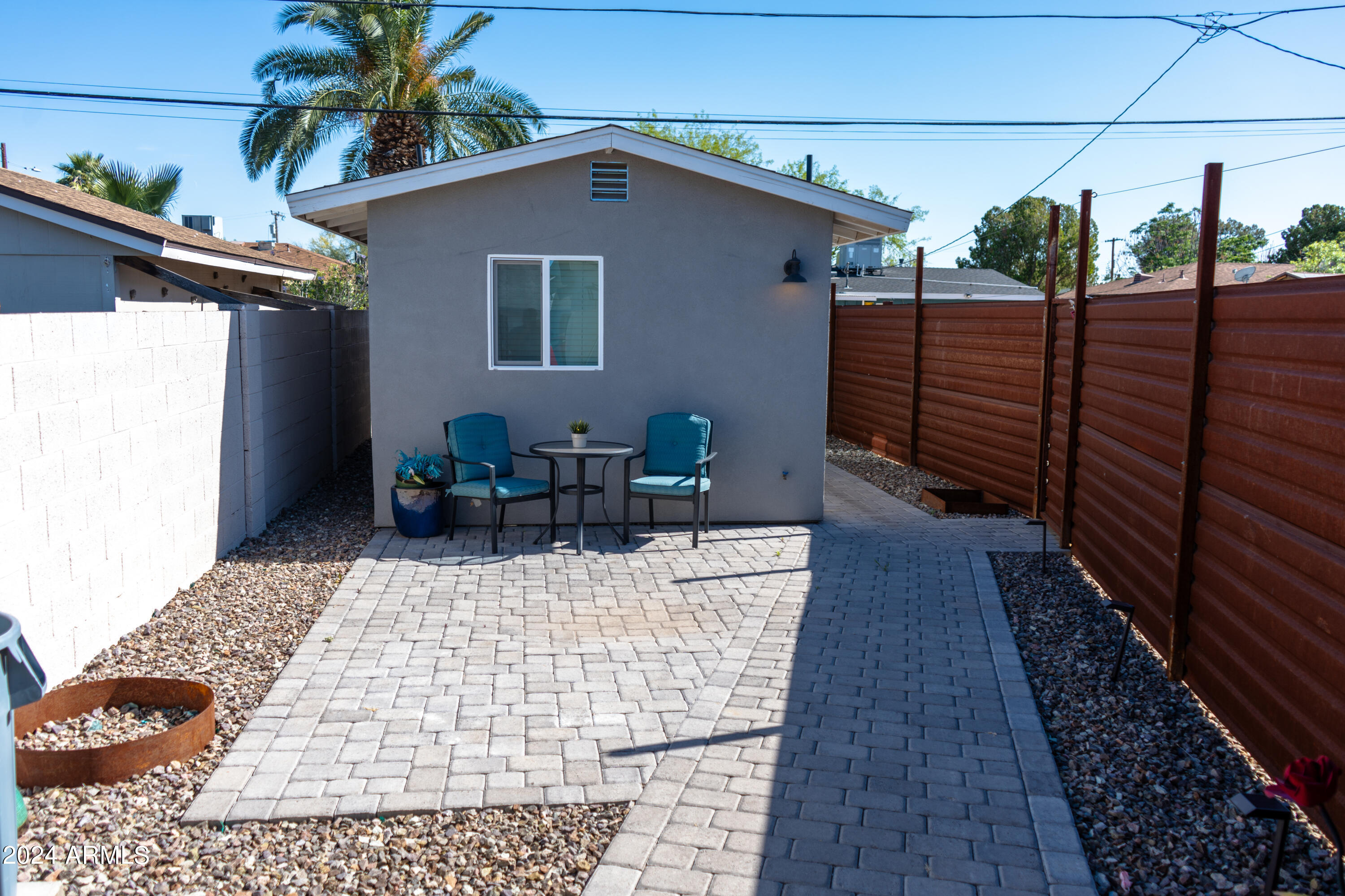 2145 W FAIRMOUNT Avenue