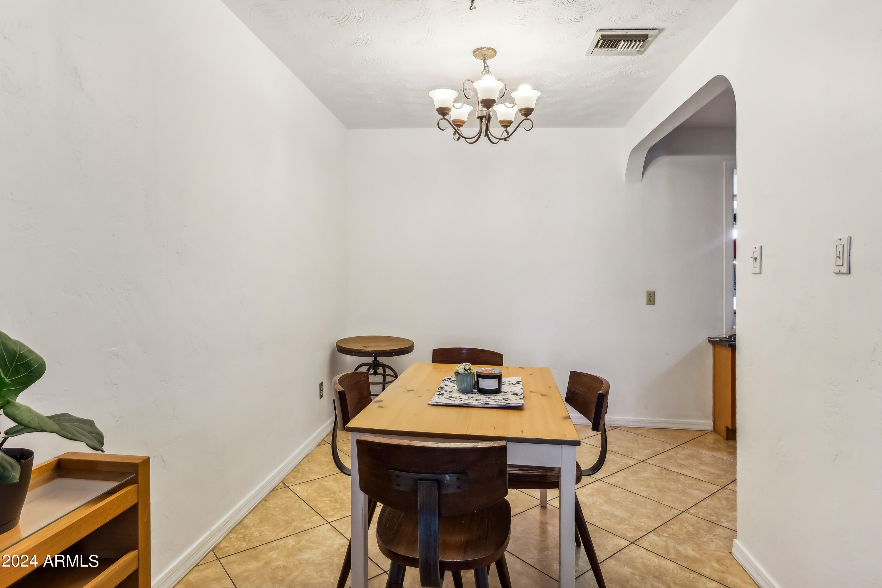 2329 E MONTECITO Avenue