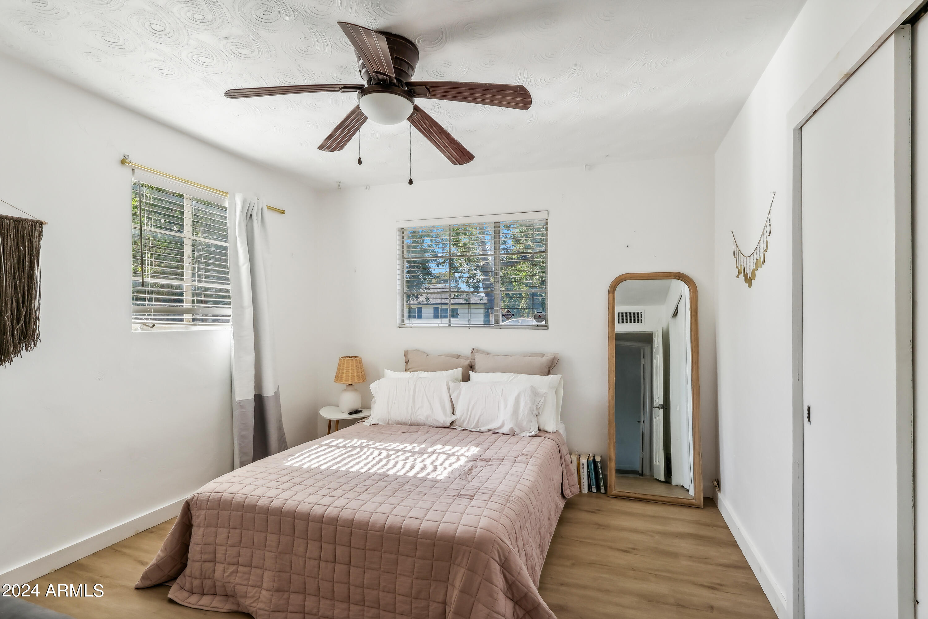 2329 E MONTECITO Avenue