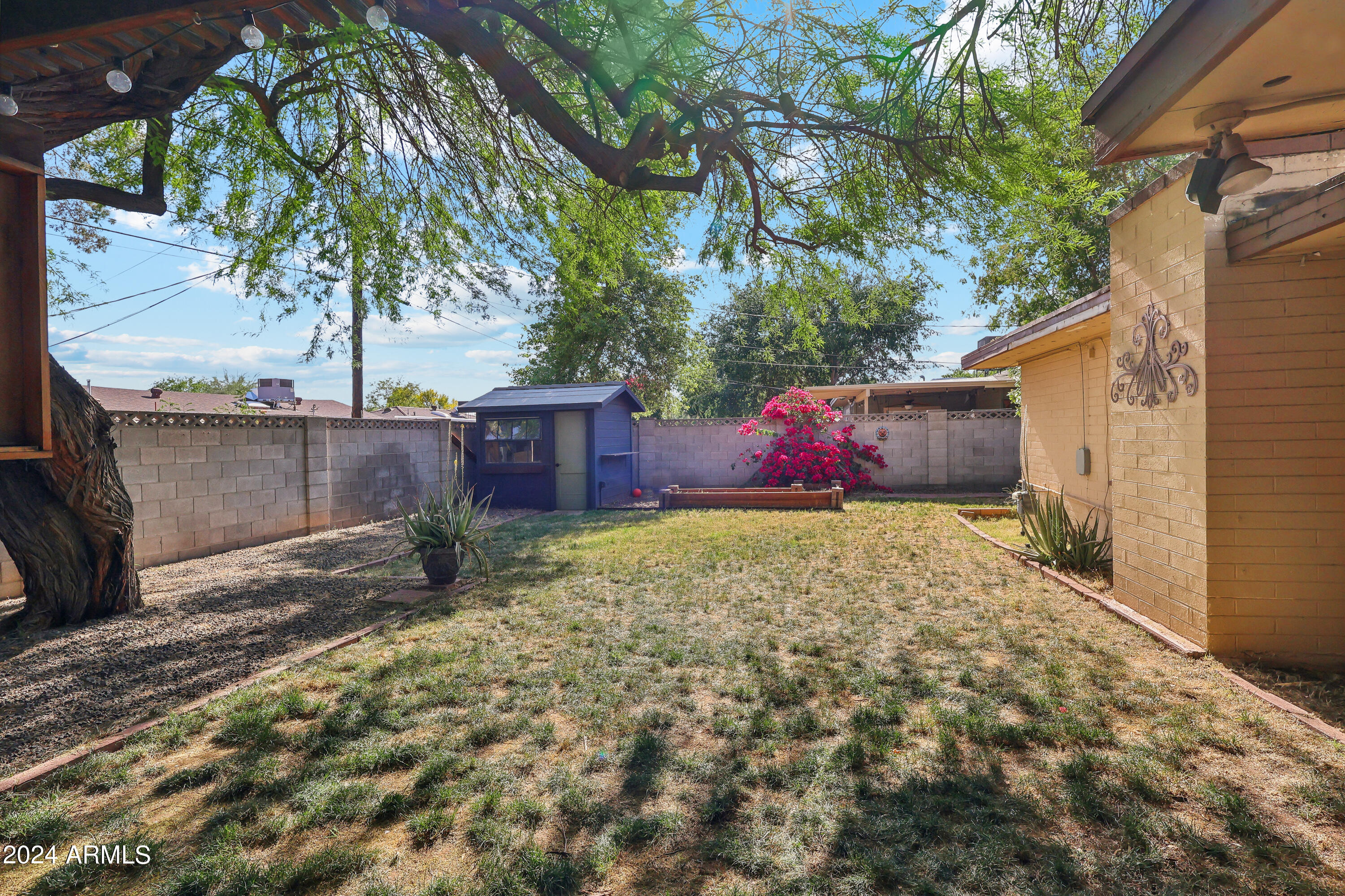 2329 E MONTECITO Avenue