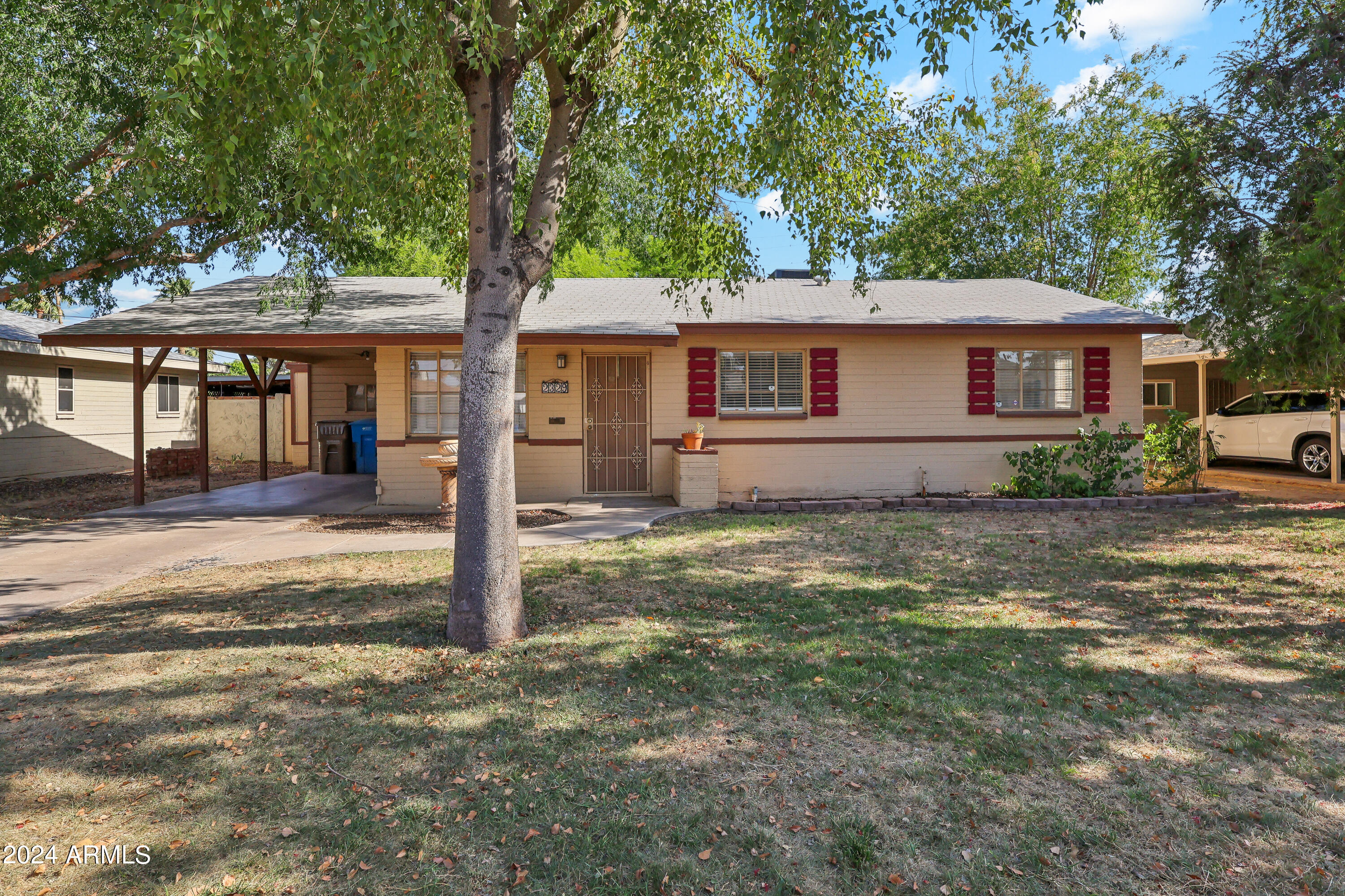 2329 E MONTECITO Avenue