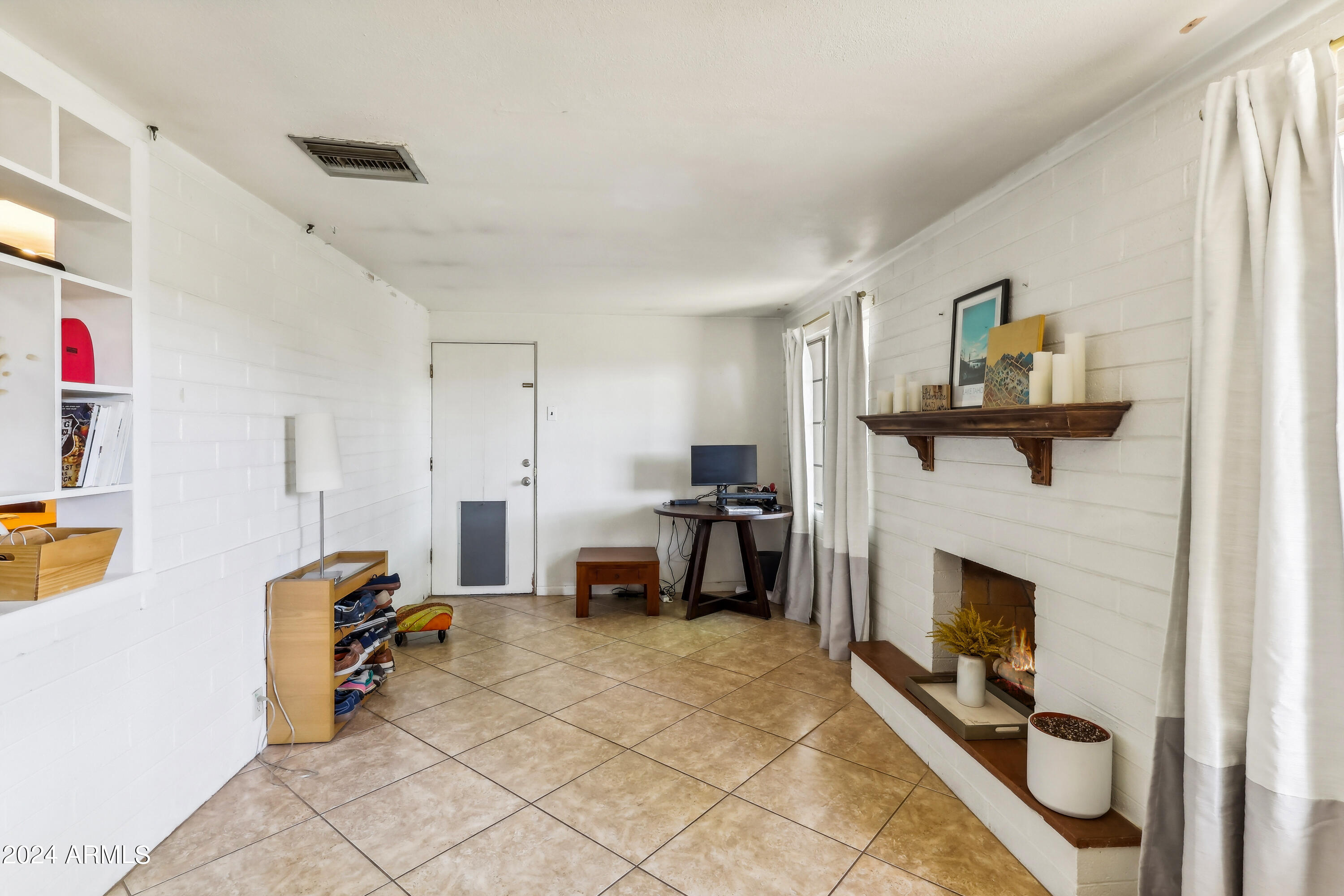 2329 E MONTECITO Avenue