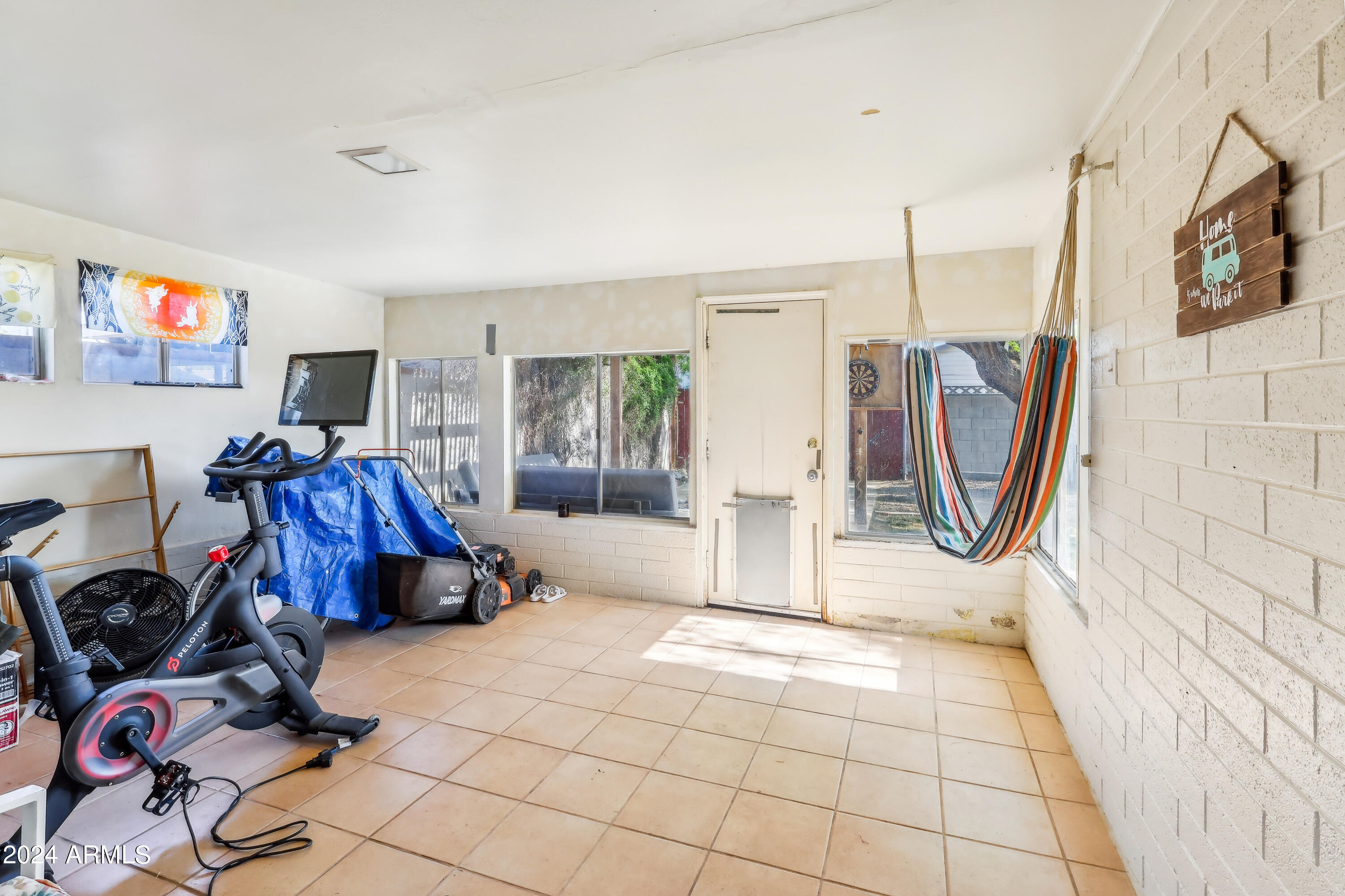 2329 E MONTECITO Avenue