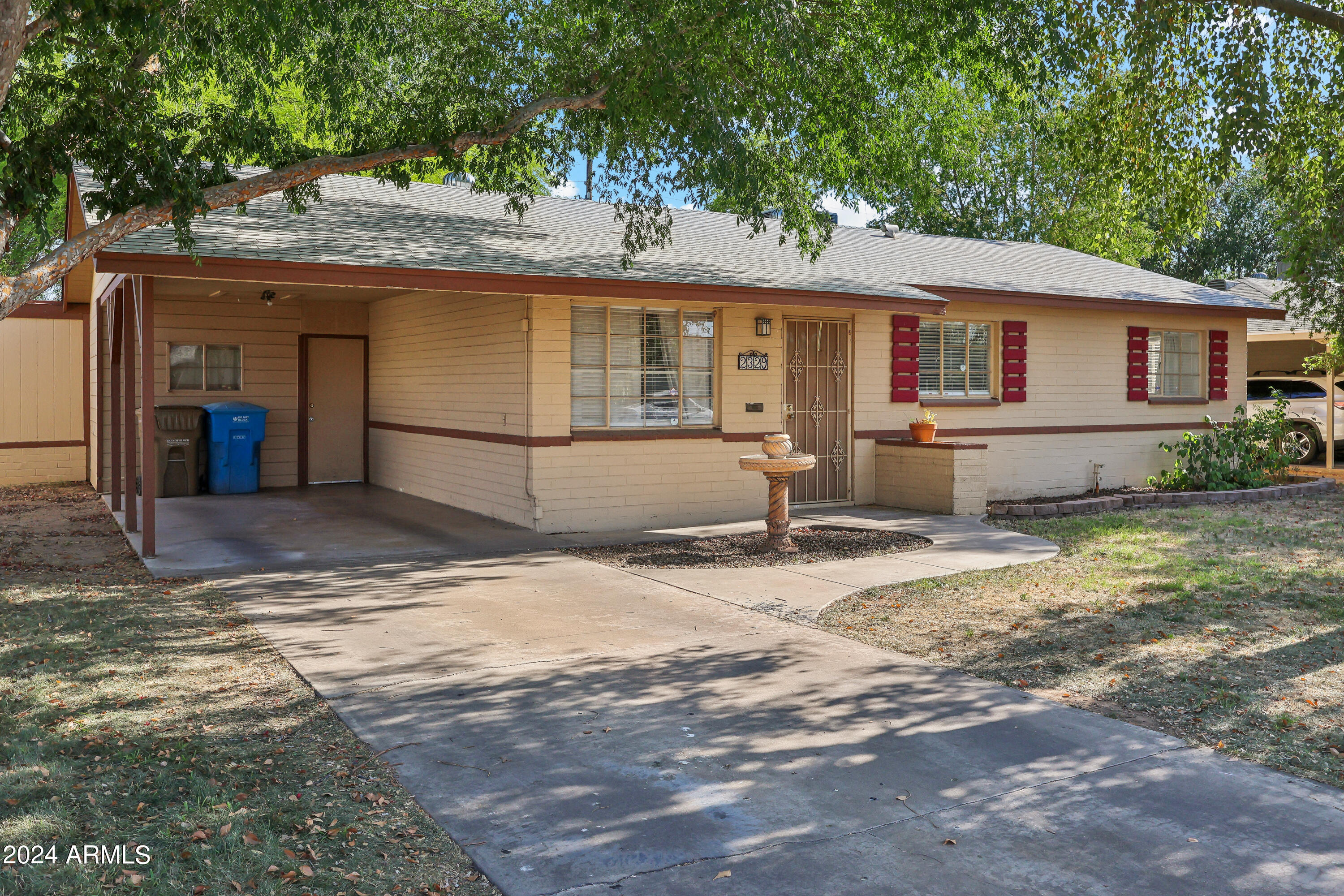 2329 E MONTECITO Avenue