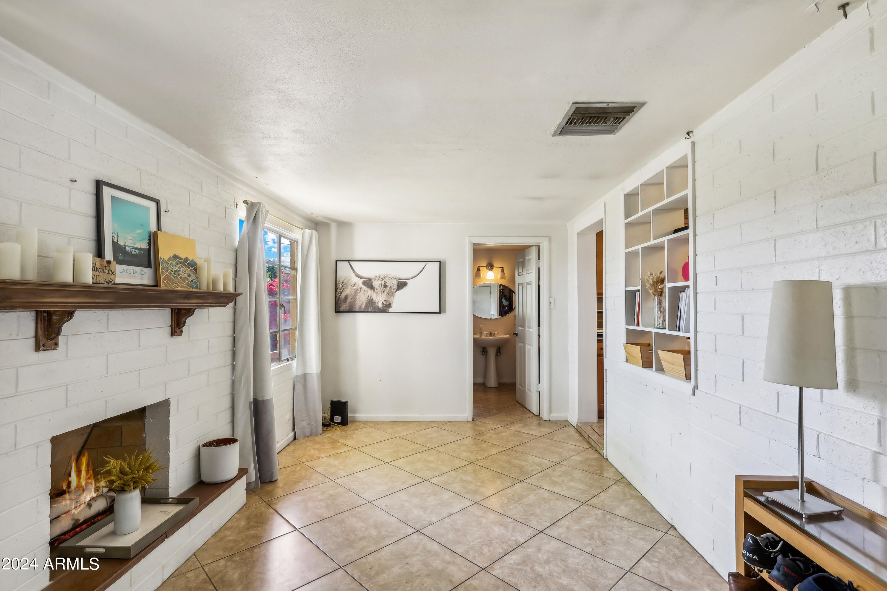 2329 E MONTECITO Avenue