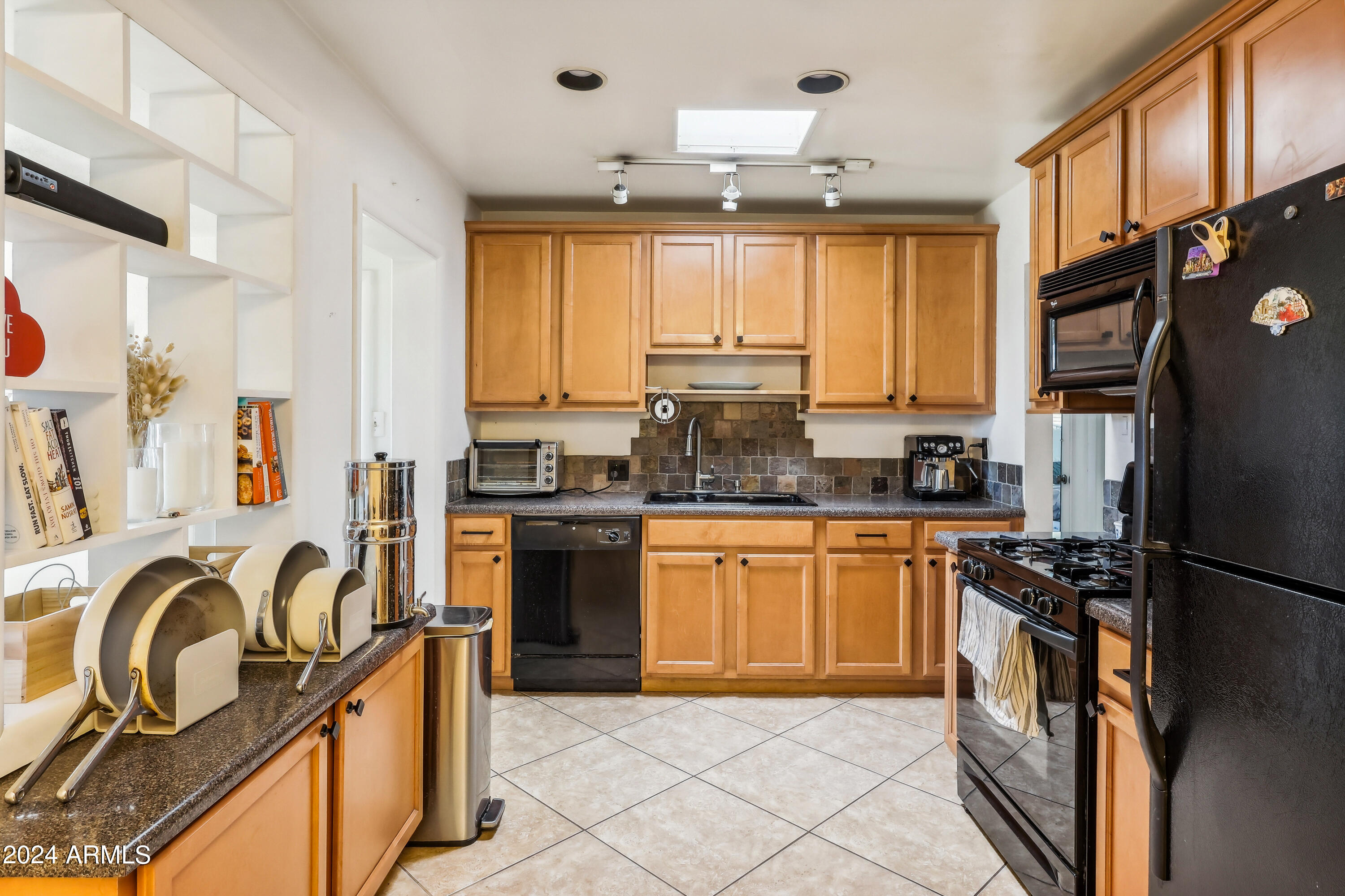 2329 E MONTECITO Avenue