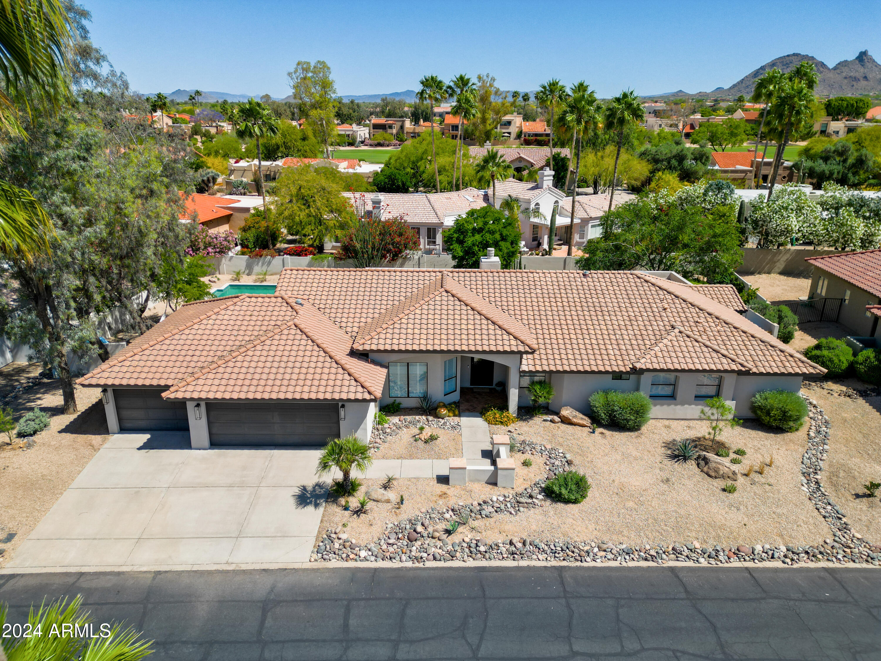 8634 E CLUBHOUSE Way