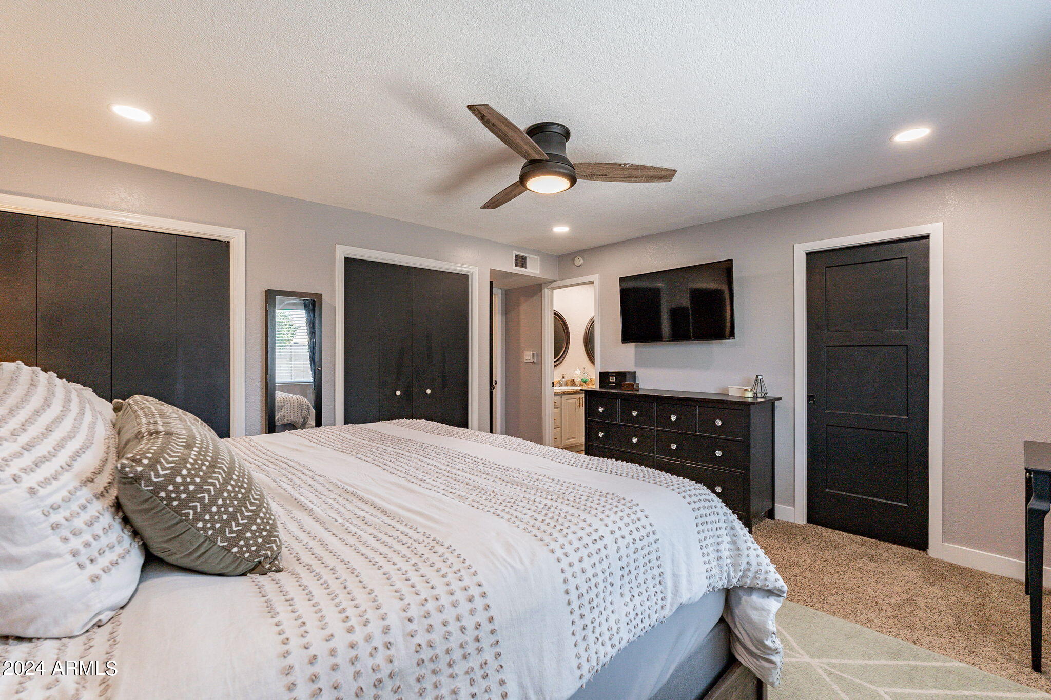 2442 E EVERGREEN Street