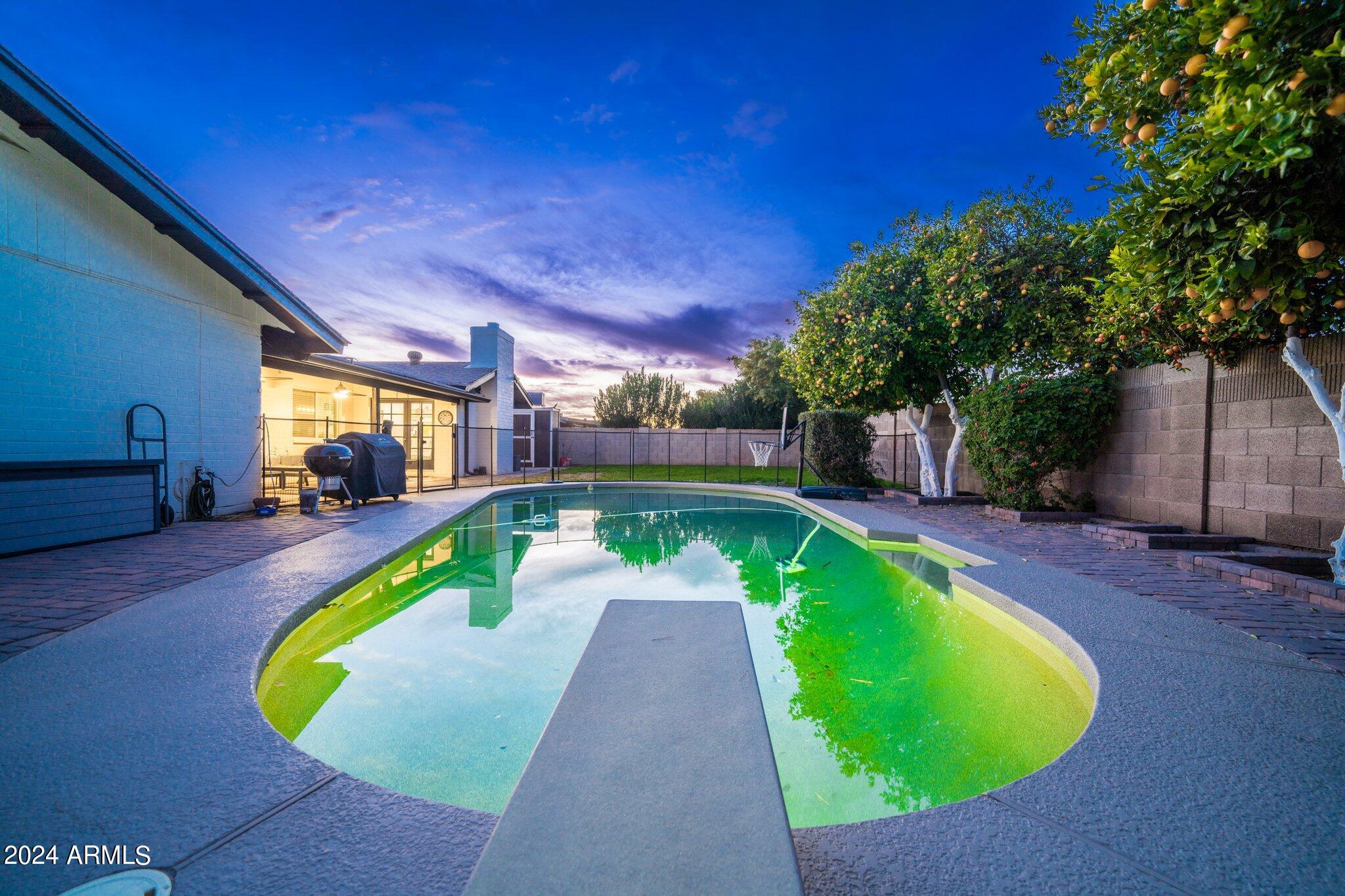 2442 E EVERGREEN Street