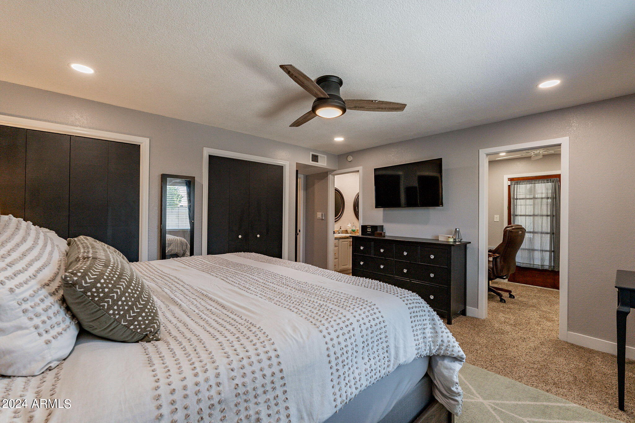 2442 E EVERGREEN Street