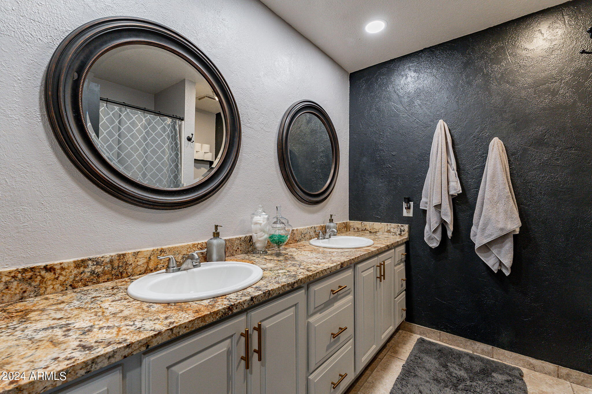 2442 E EVERGREEN Street