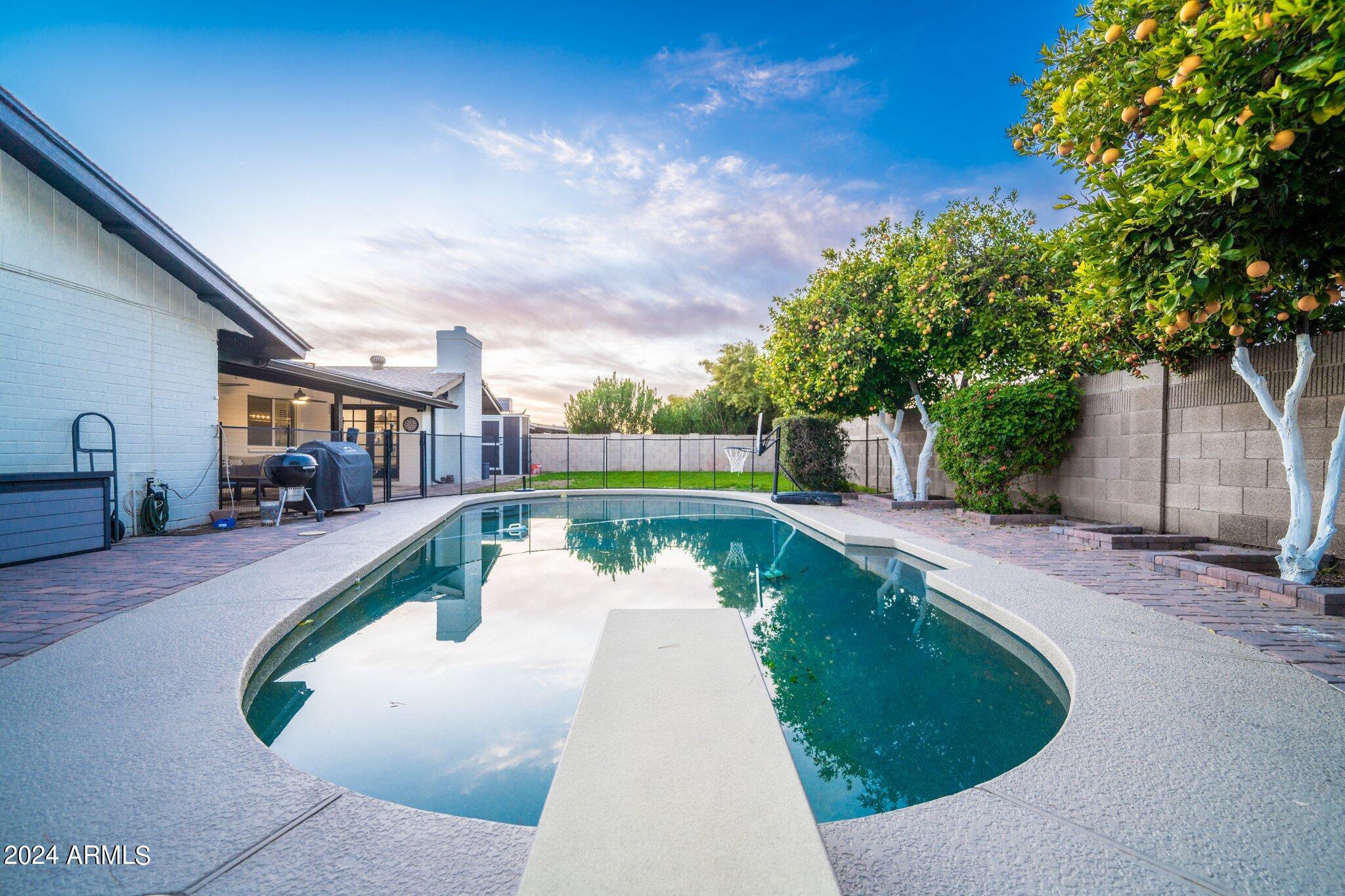 2442 E EVERGREEN Street