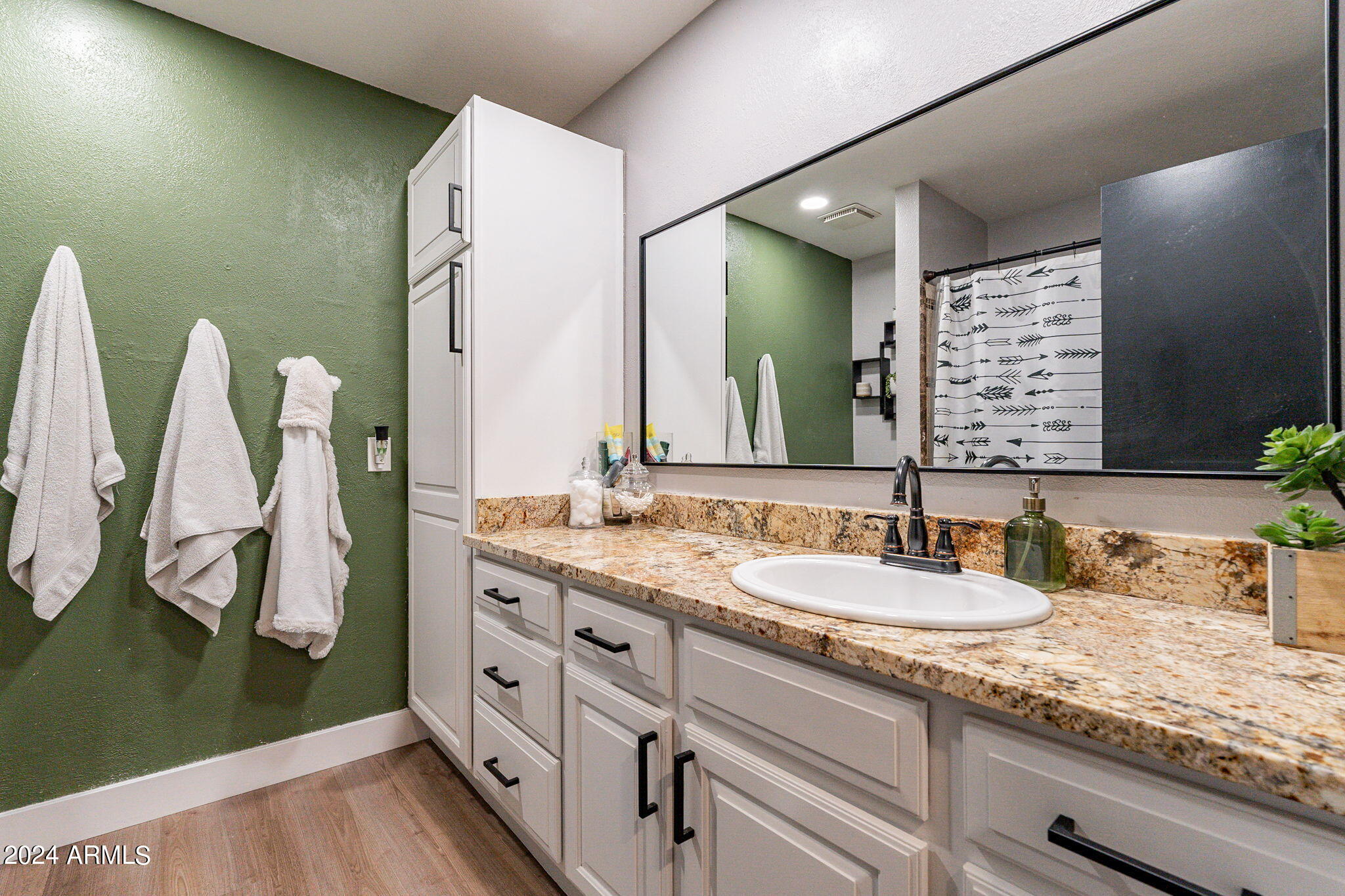 2442 E EVERGREEN Street