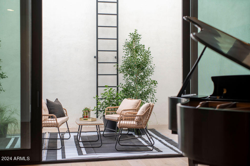 6044 E CALLE DEL PAISANO