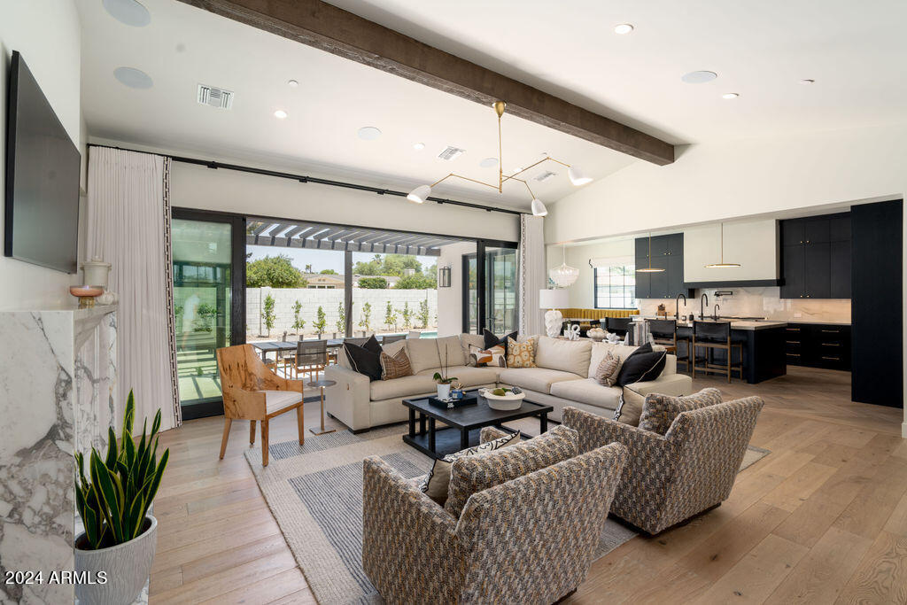 6044 E CALLE DEL PAISANO