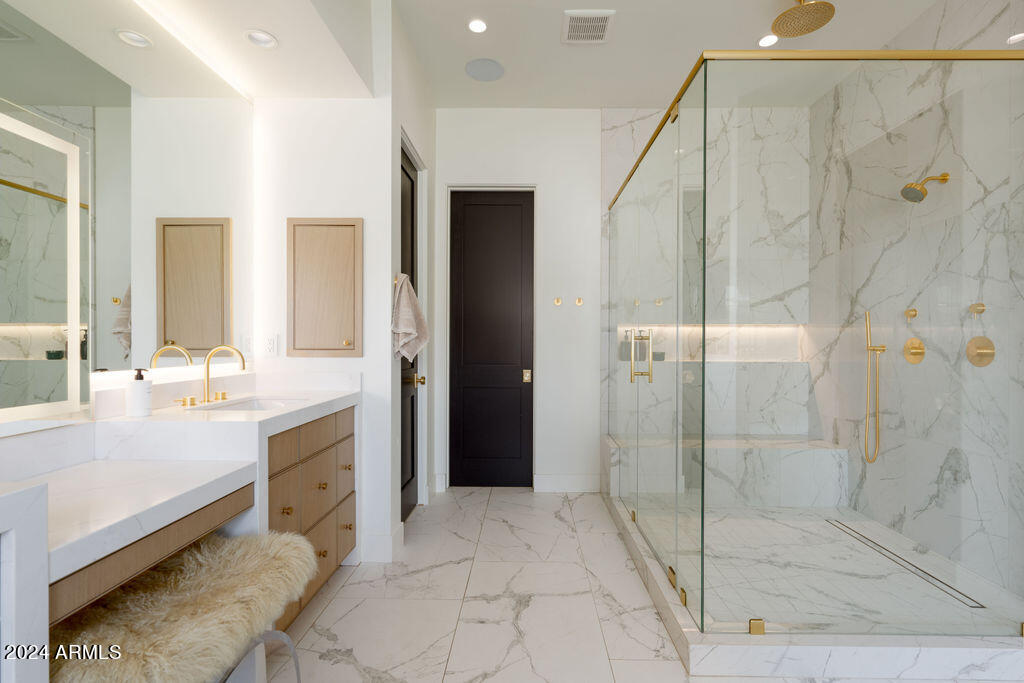 6044 E CALLE DEL PAISANO