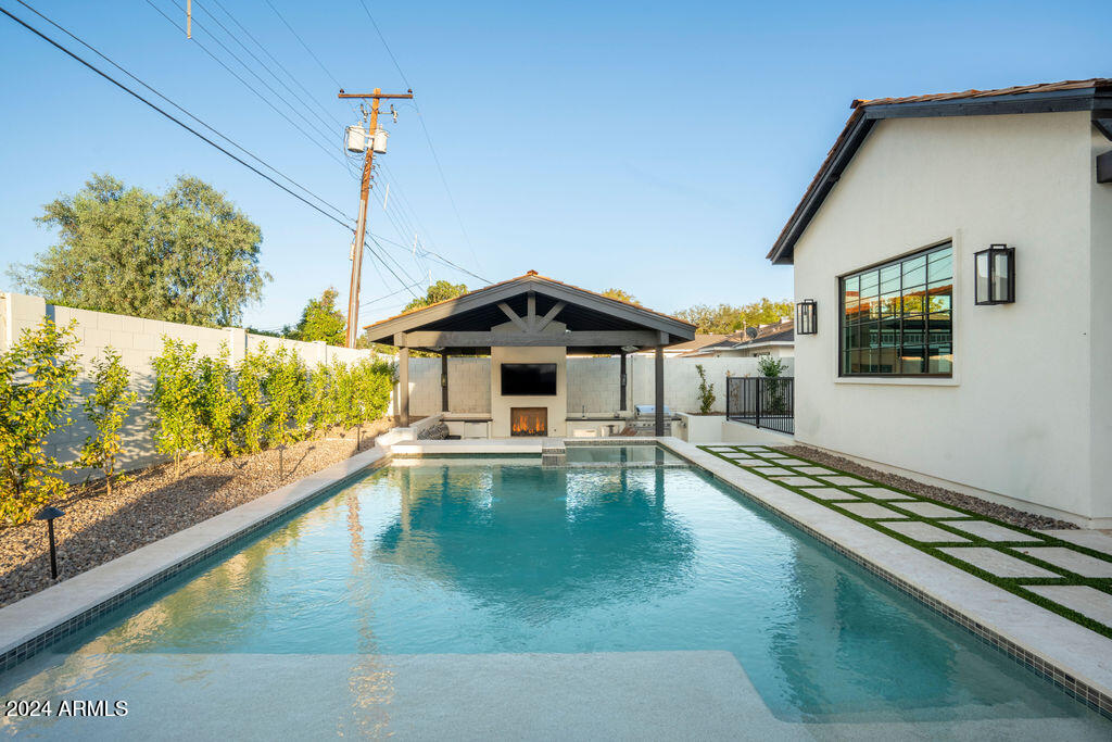 6044 E CALLE DEL PAISANO