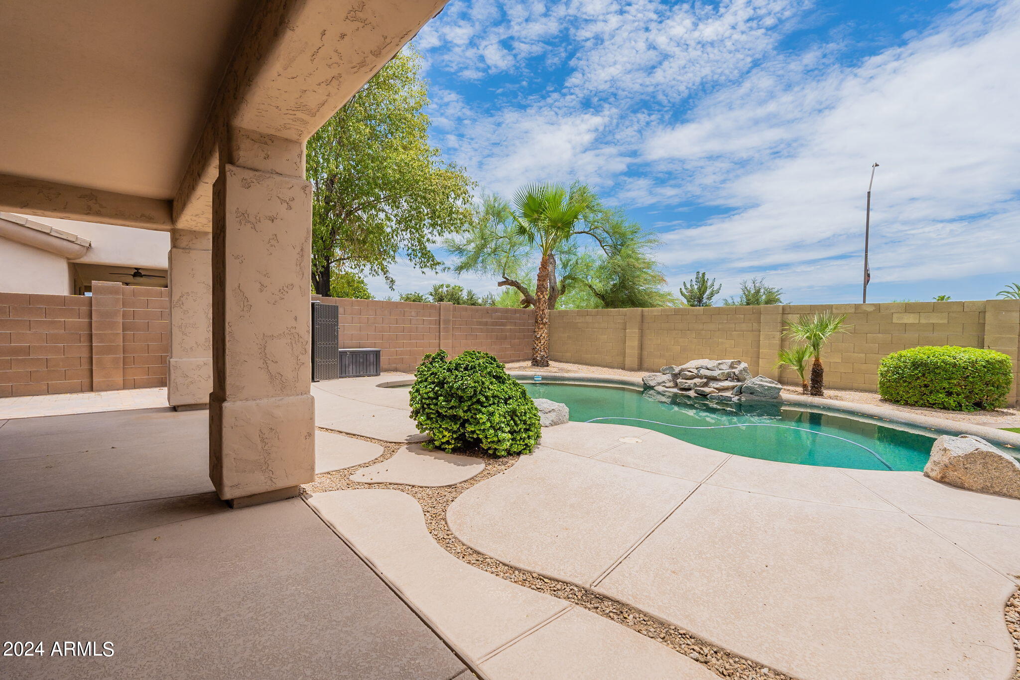 14587 W HILLSIDE Street