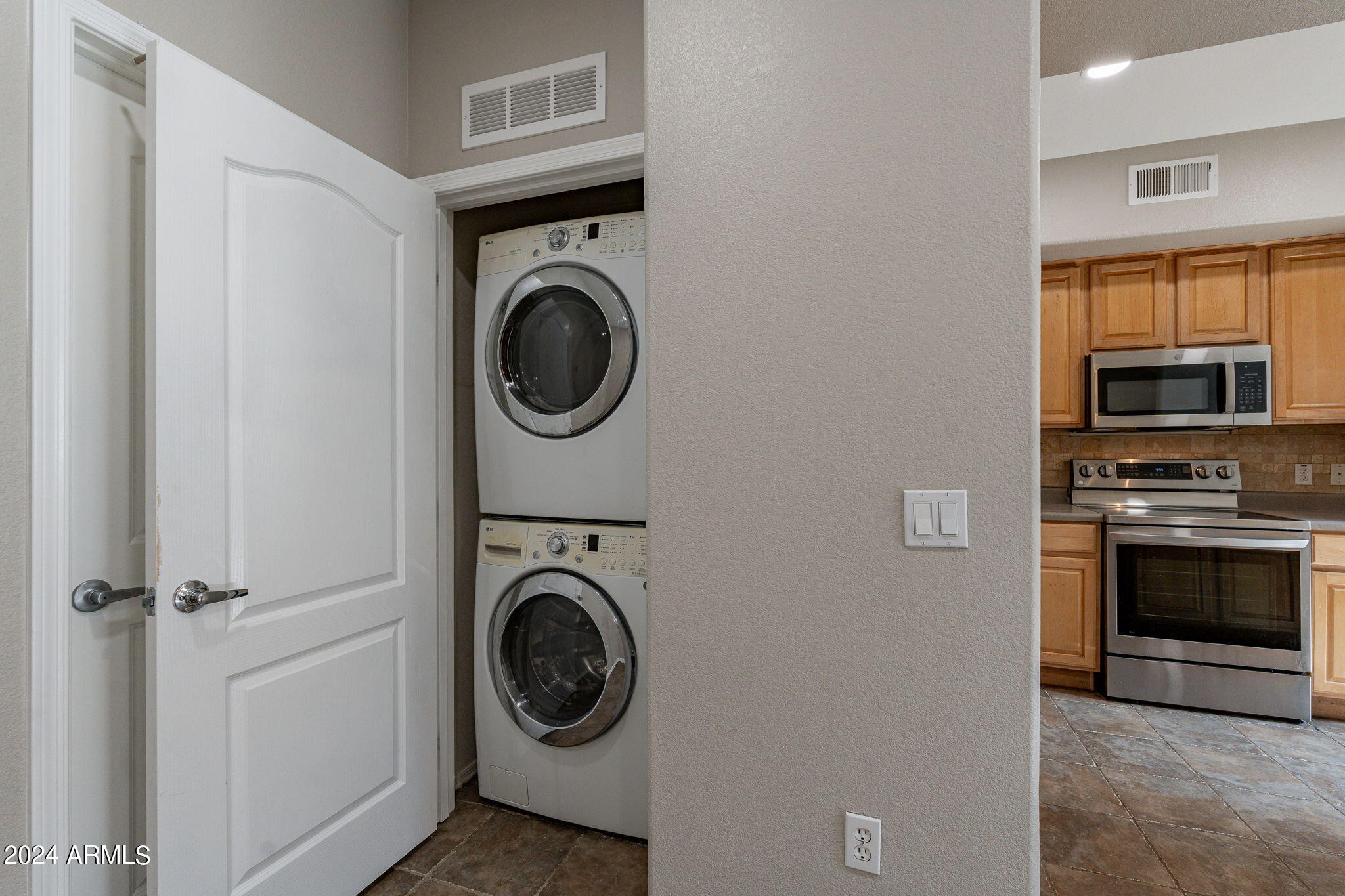 16825 N 14TH Street, 11