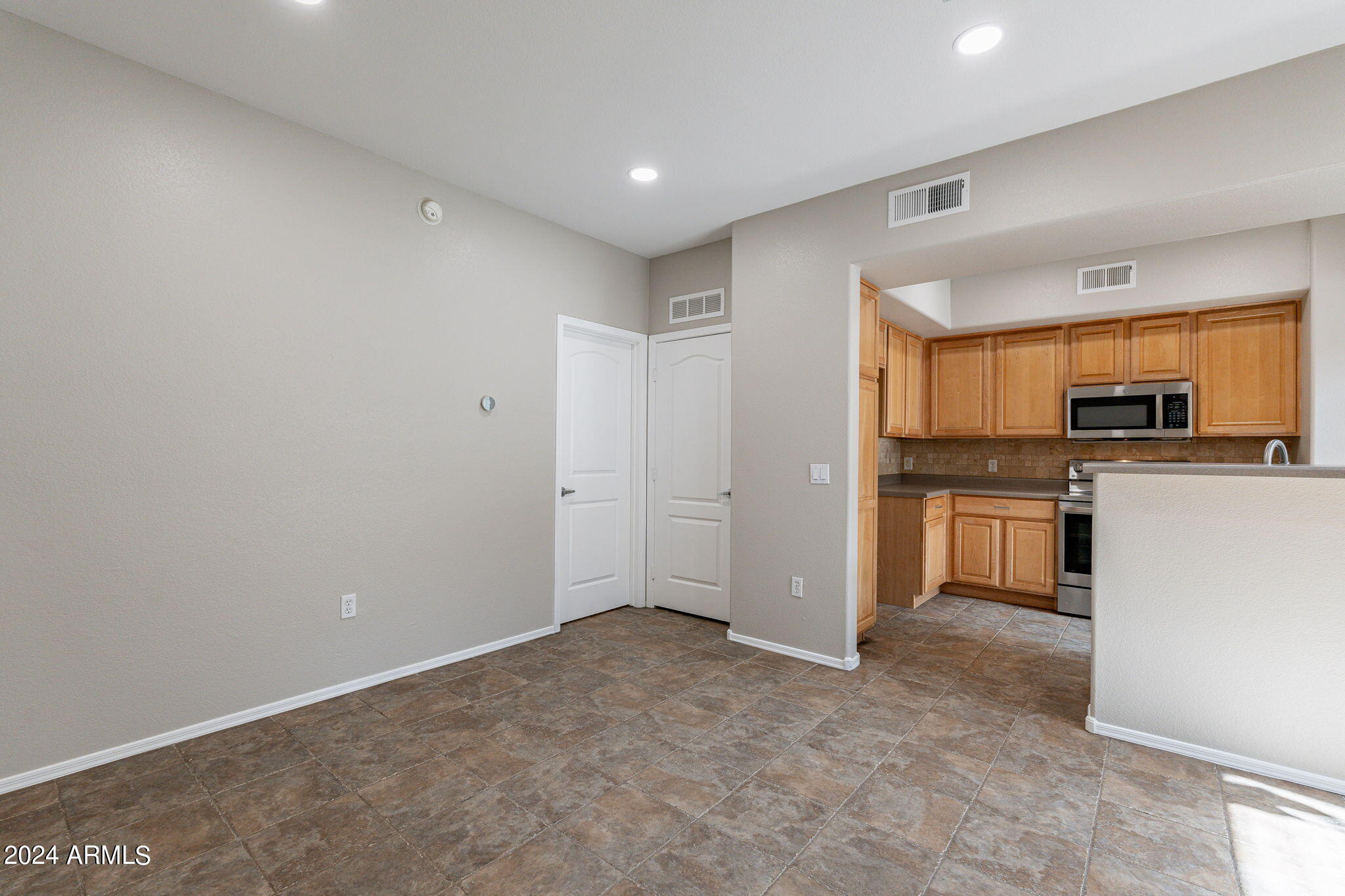 16825 N 14TH Street, 11