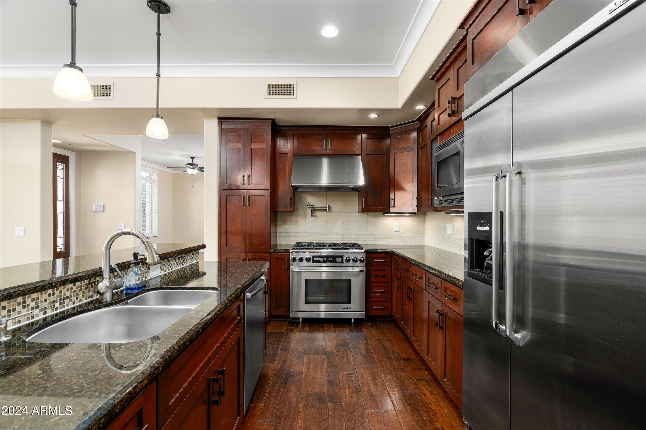 4931 N WOODMERE FAIRWAY 1005