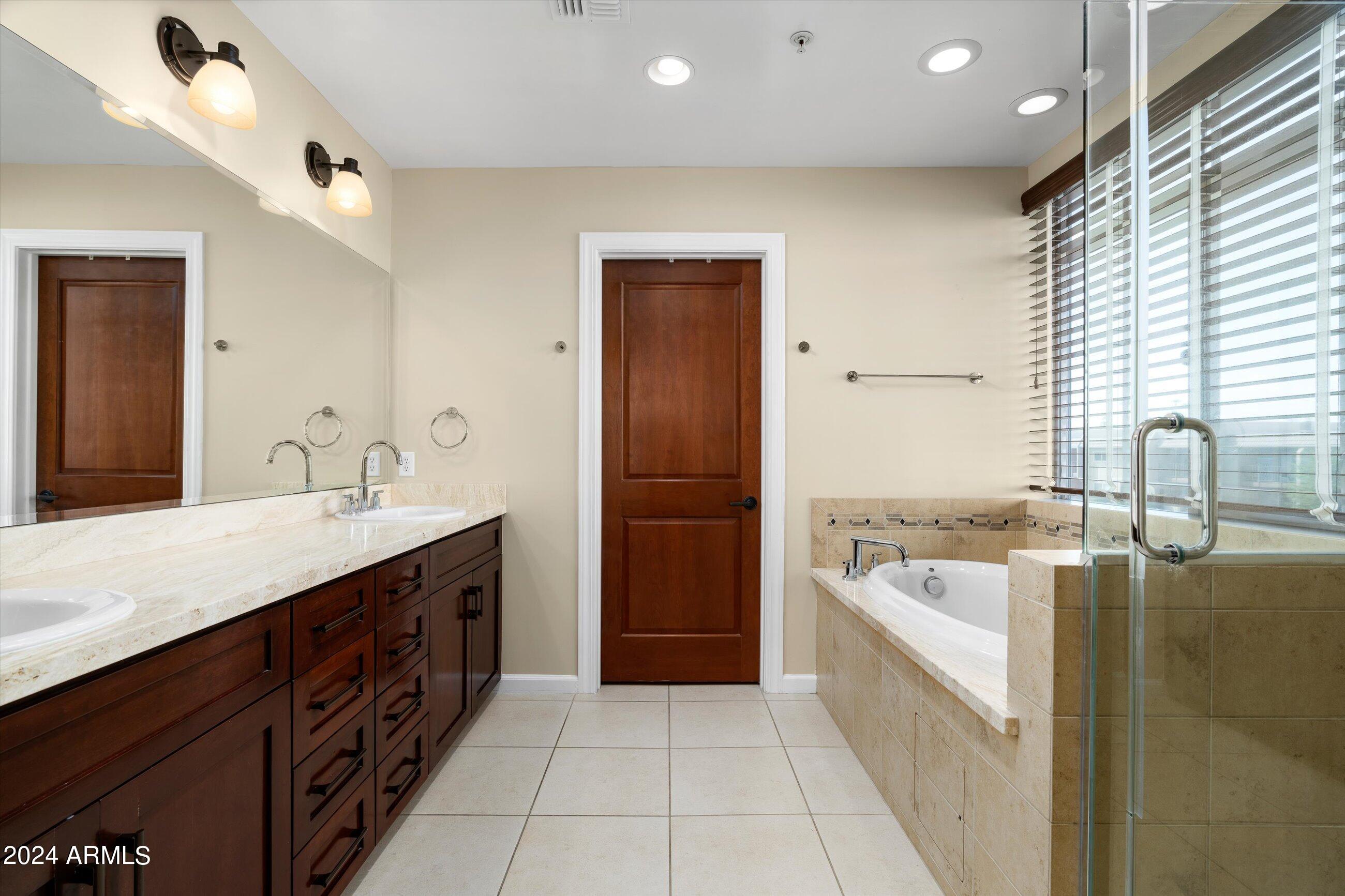 4931 N WOODMERE FAIRWAY 1005