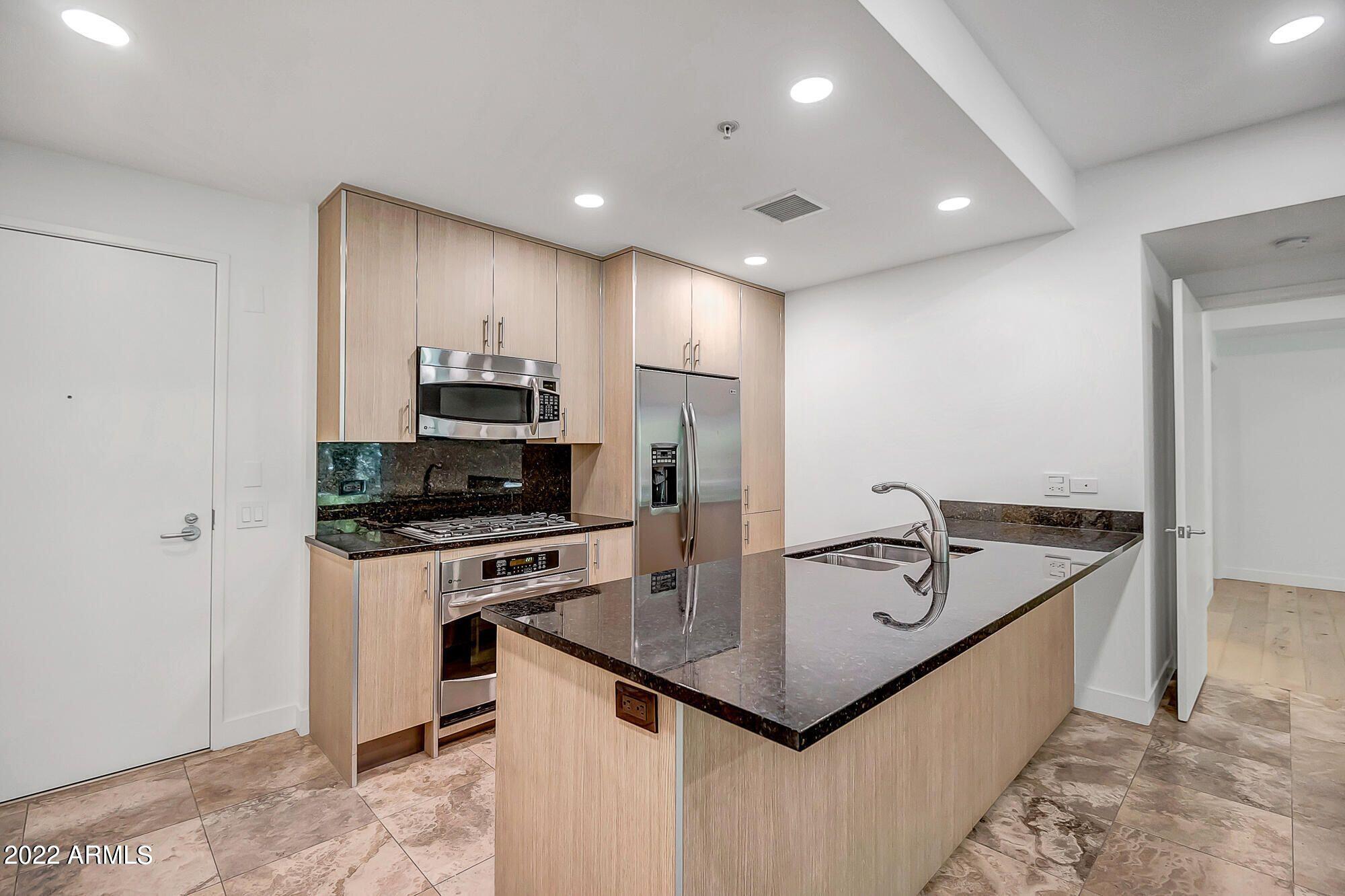 7121 E RANCHO VISTA Drive 1004