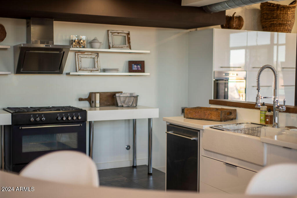 7301 E 3RD Avenue, 411