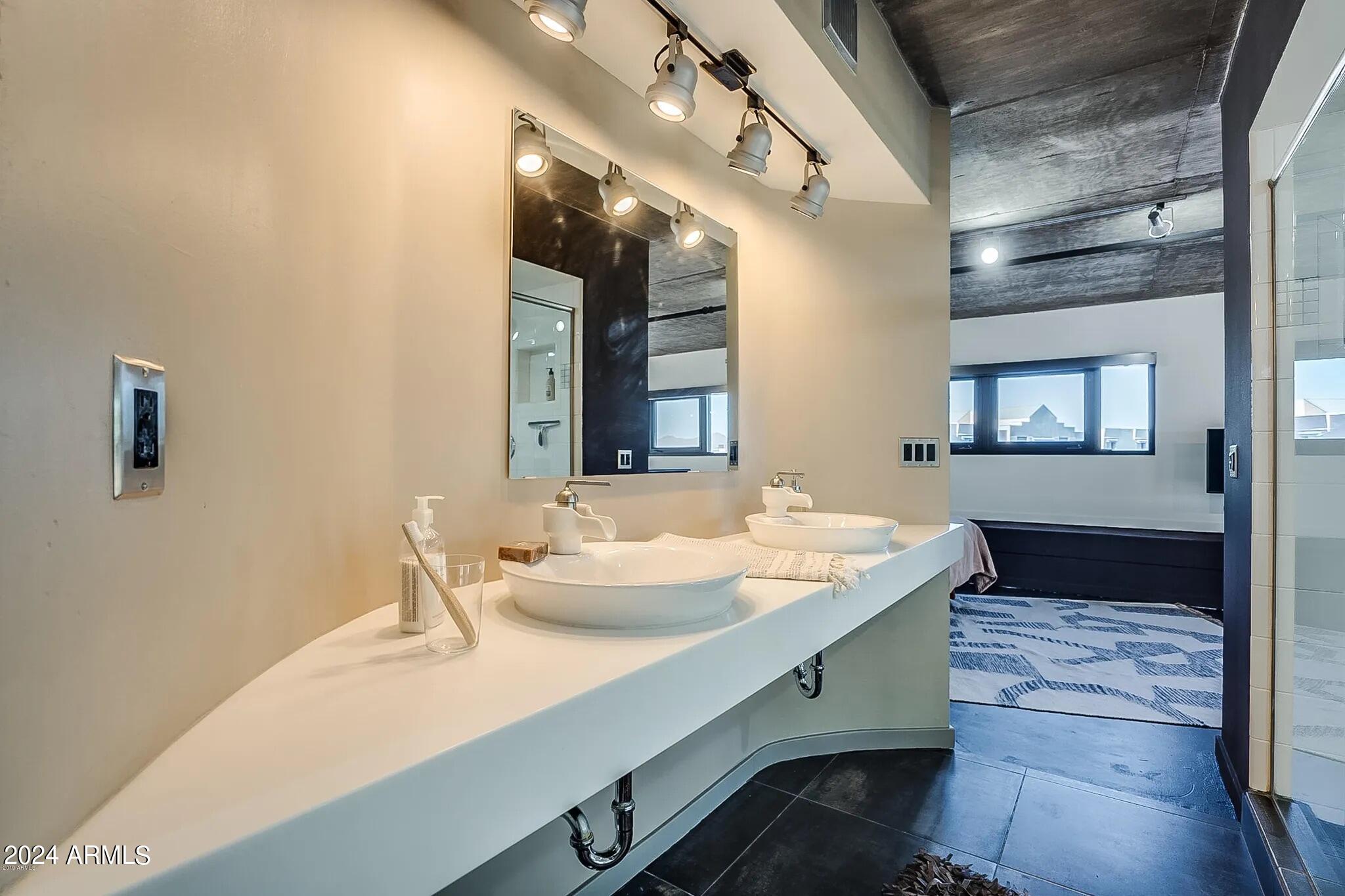 7301 E 3RD Avenue, 411