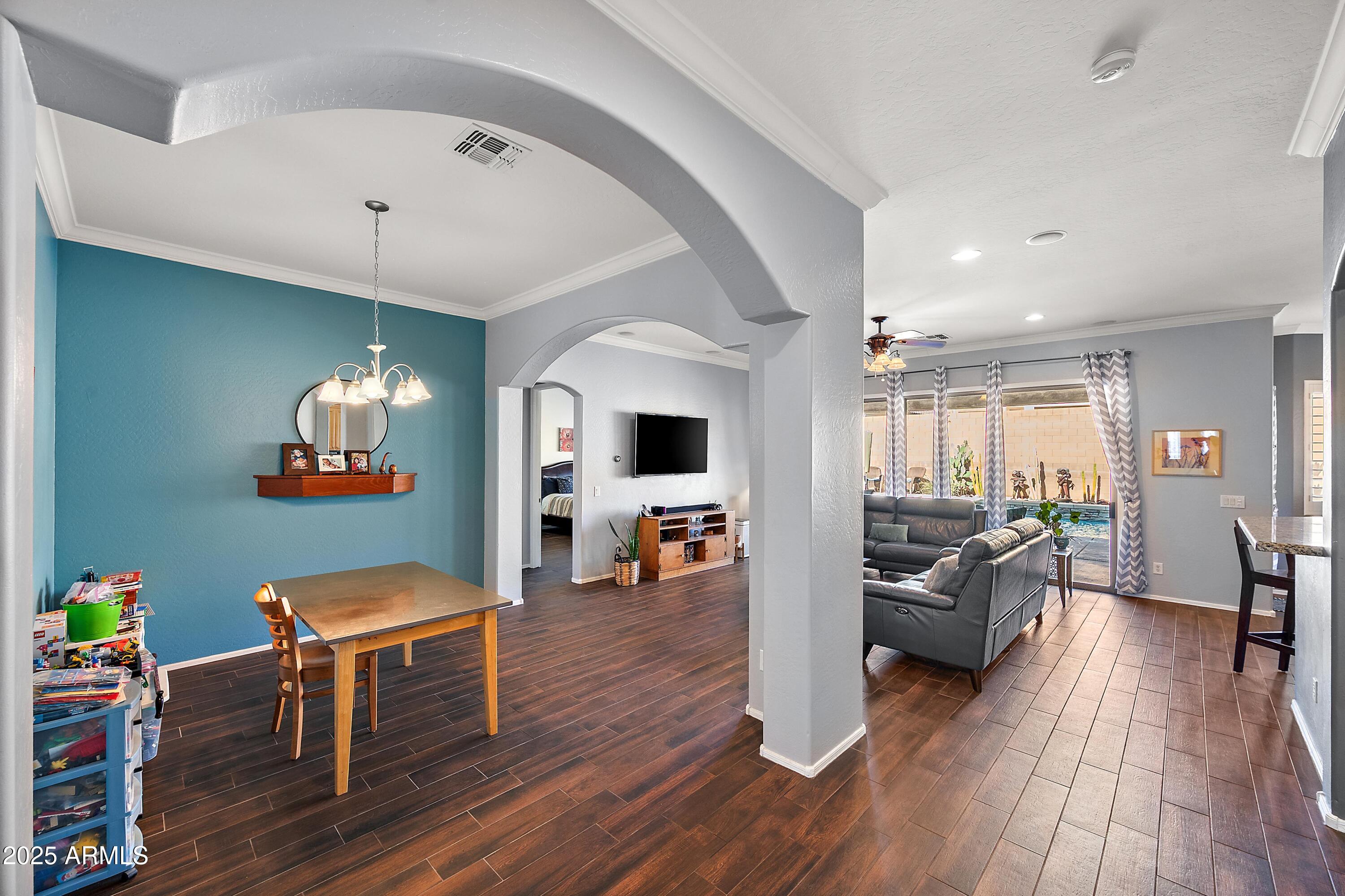 2412 W CRIMSON Terrace